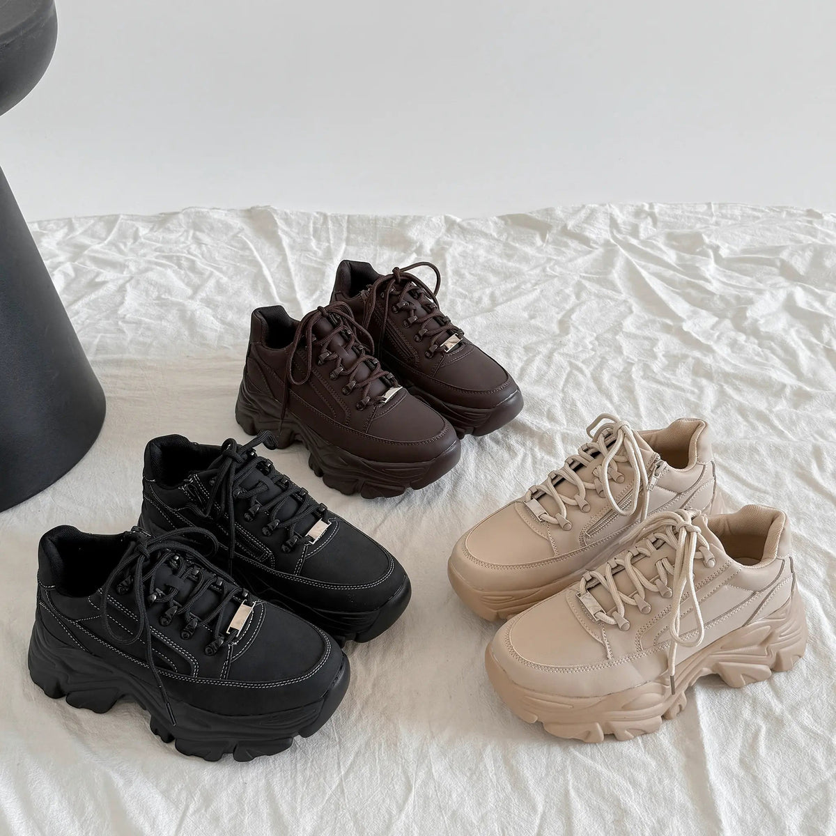 Shoes in Closet 軽量 厚底 ボリュームソール ファスナーつき ミッドカット スニーカー 1929 ライトベージュ SIC-1929_LT.BG