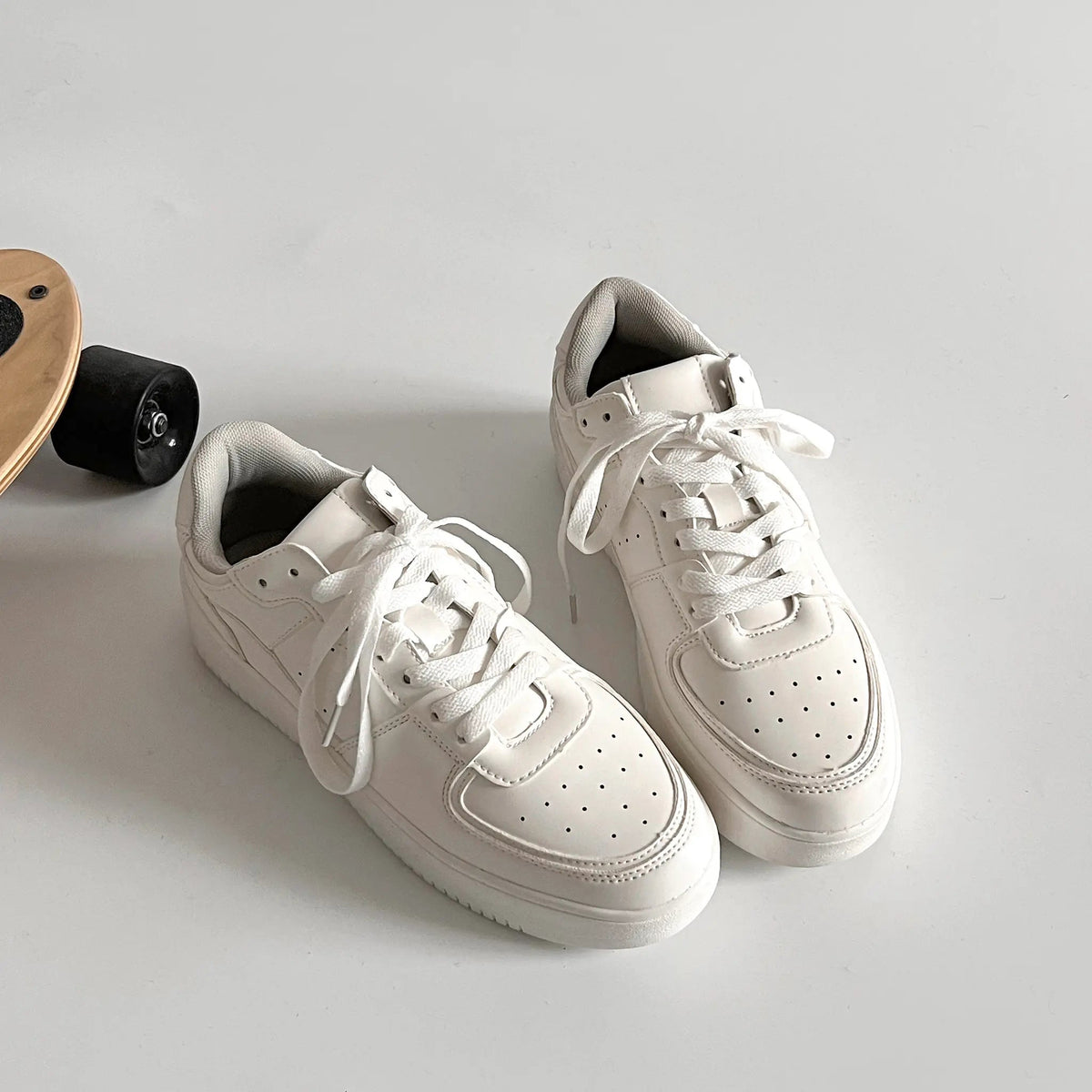 Shoes in Closet 軽量 厚底 ベーシック コートスニーカー 1483 ホワイト SIC-1483_WHT