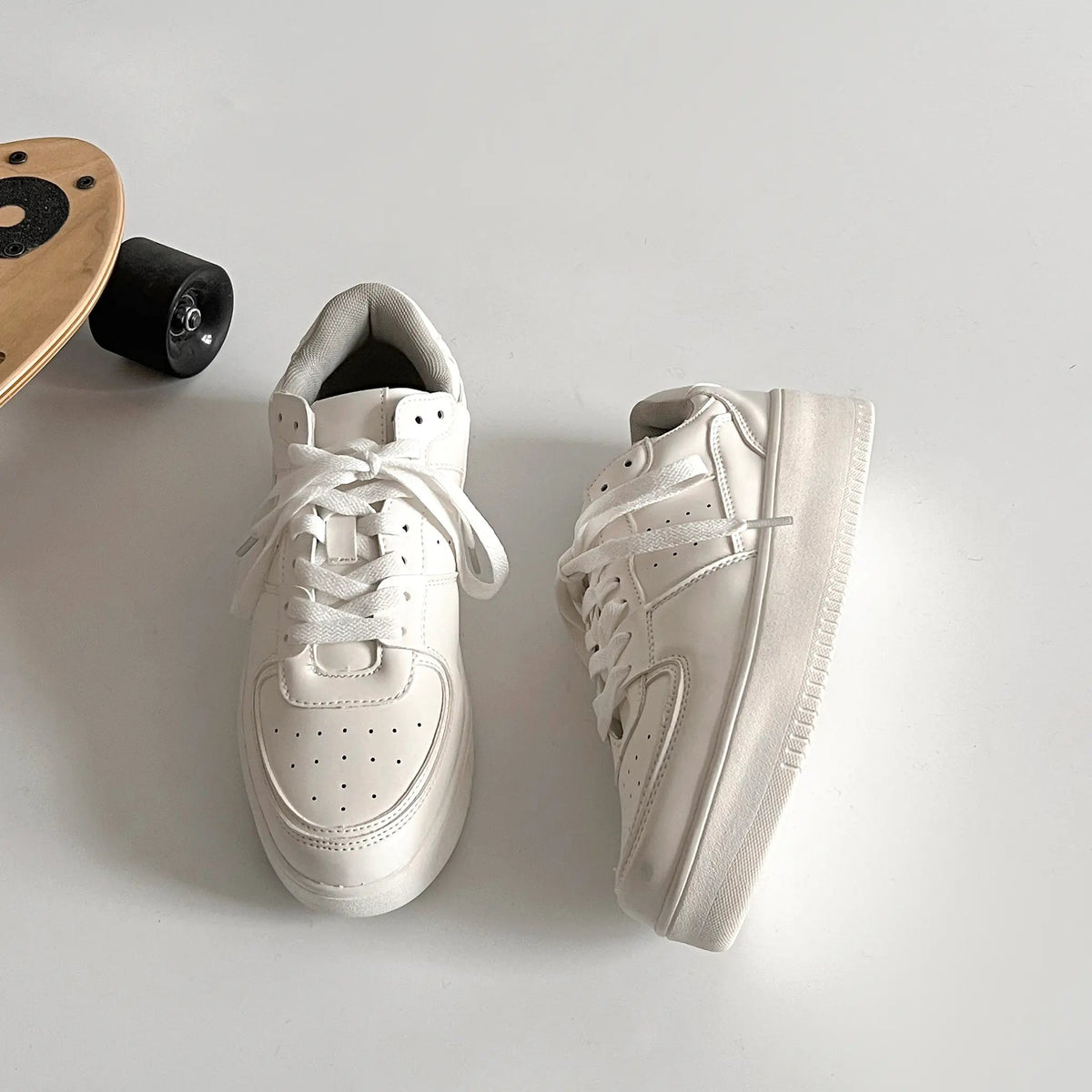 Shoes in Closet 軽量 厚底 ベーシック コートスニーカー 1483 ホワイト SIC-1483_WHT