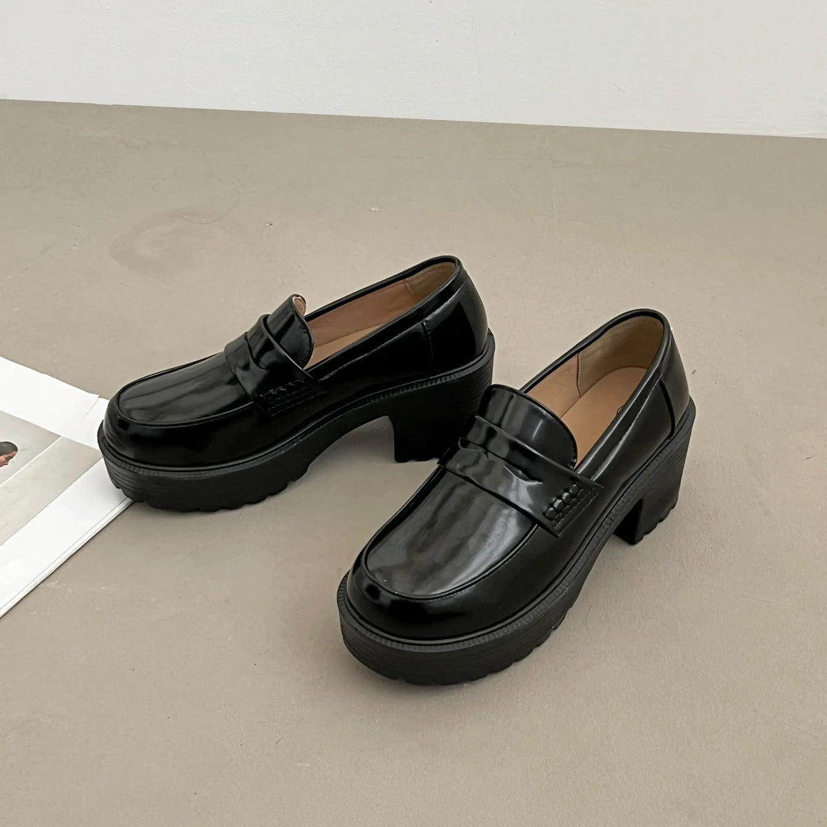 Shoes in Closet 軽量 厚底 タンクソール ヒールアップ ローファー 1895 ブラック/エナメル SIC-1895_BLK/E