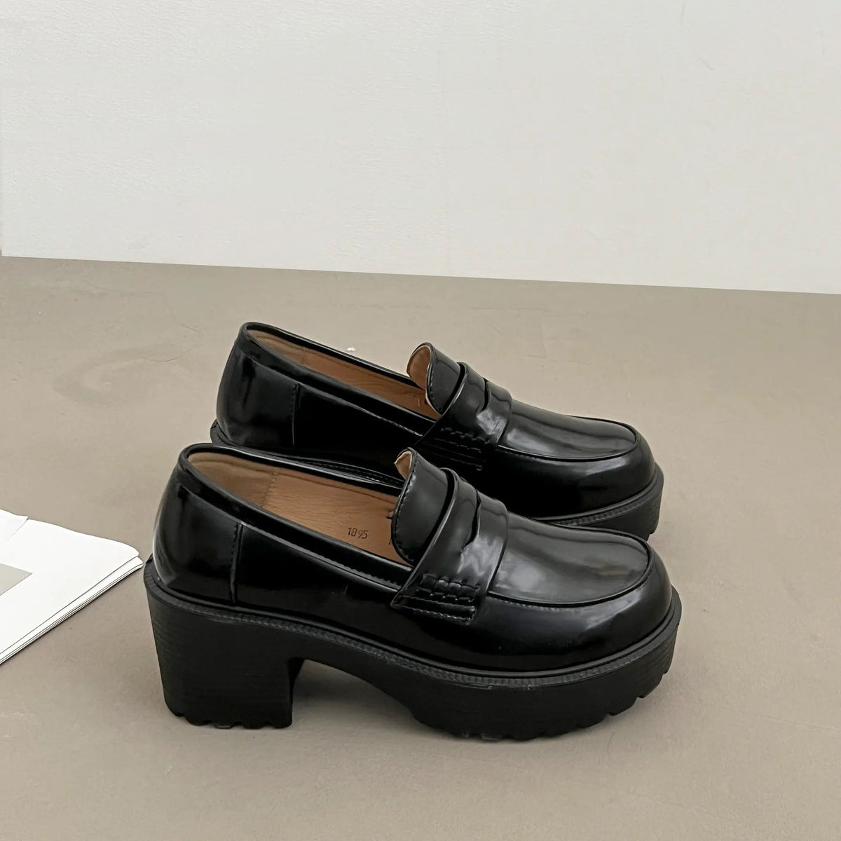 Shoes in Closet 軽量 厚底 タンクソール ヒールアップ ローファー 1895 ブラック/エナメル SIC-1895_BLK/E