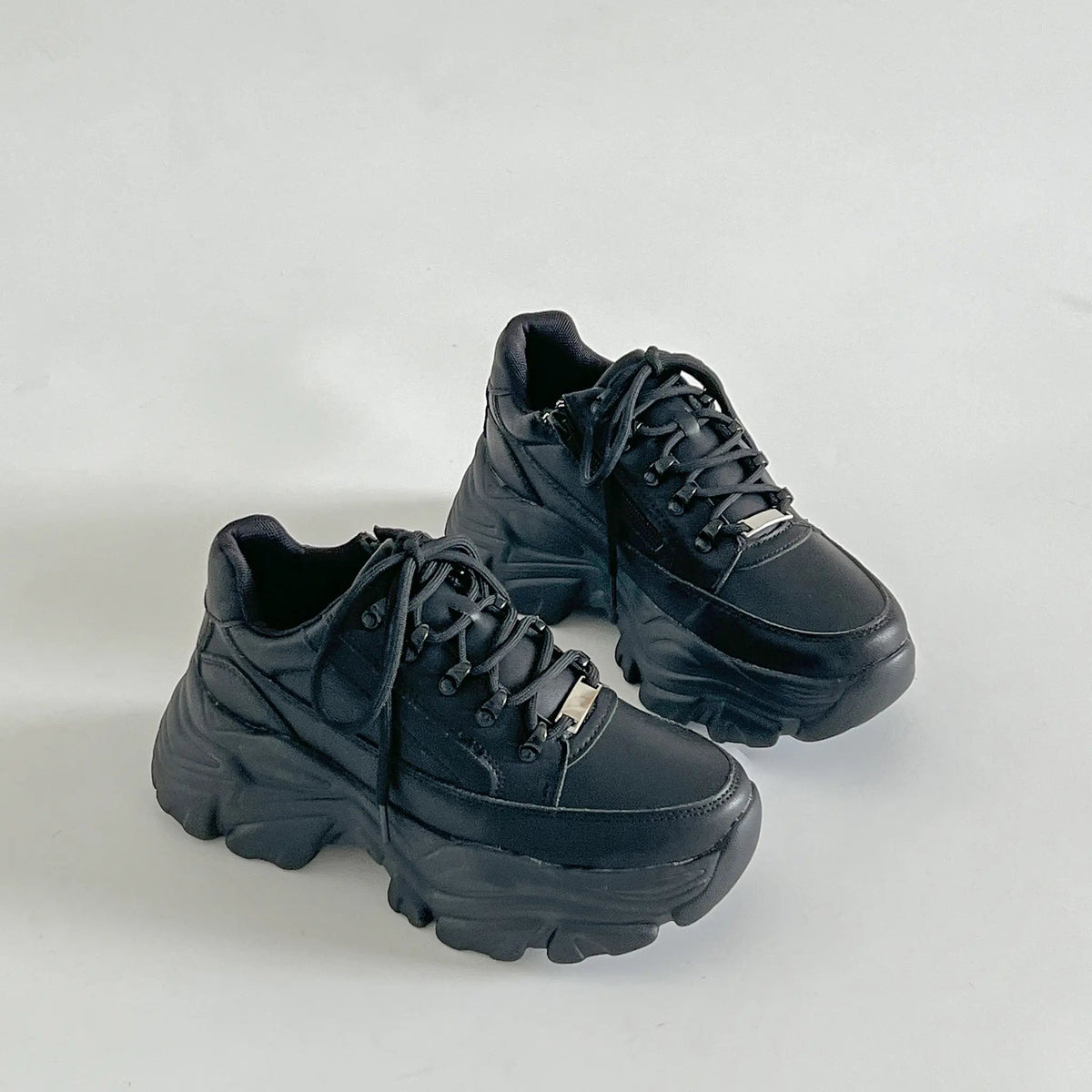 Shoes in Closet 軽量 厚底 ボリュームソール ファスナーつき ミッドカット スニーカー 1929 ブラック SIC-1929_BLK