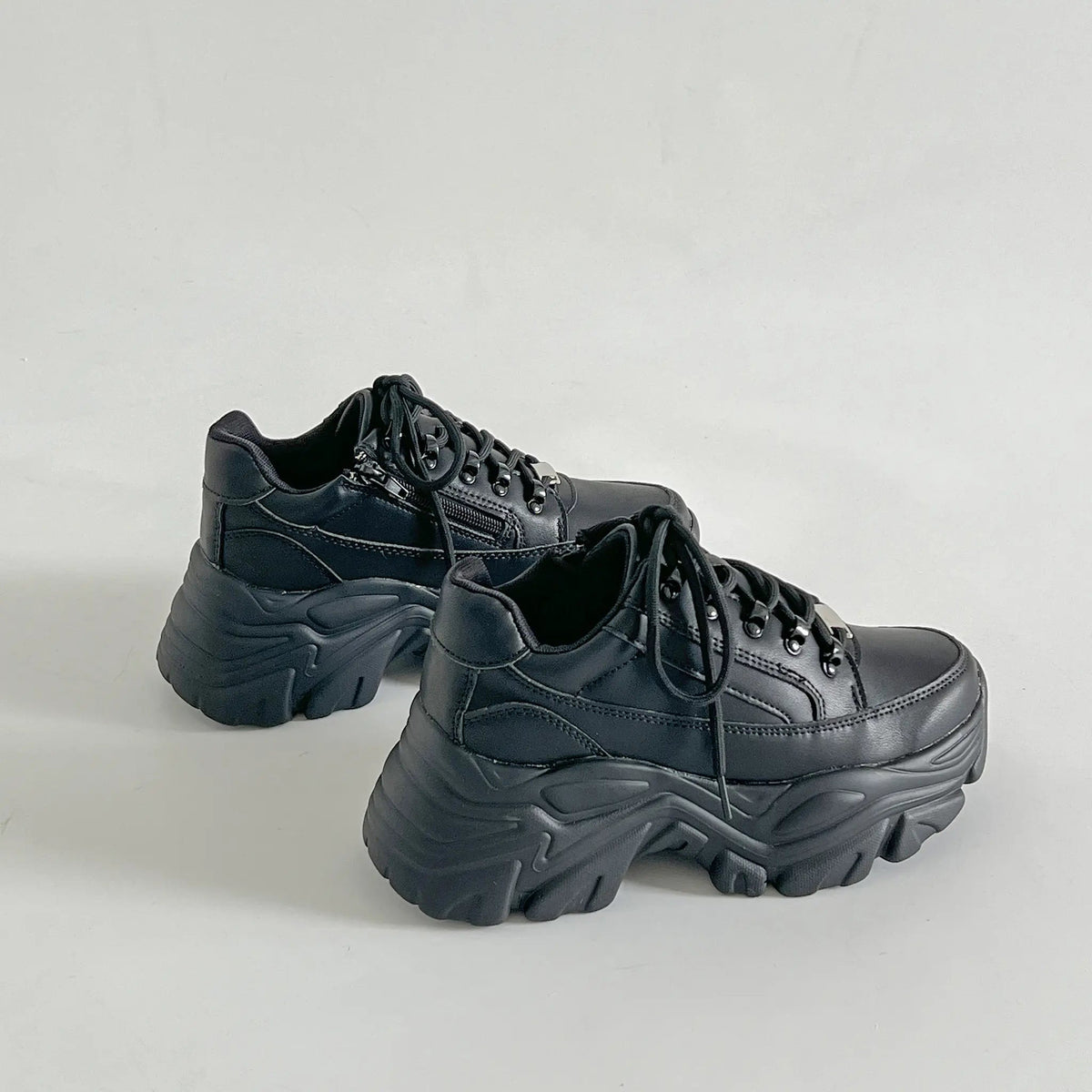 Shoes in Closet 軽量 厚底 ボリュームソール ファスナーつき ミッドカット スニーカー 1929 ブラック SIC-1929_BLK