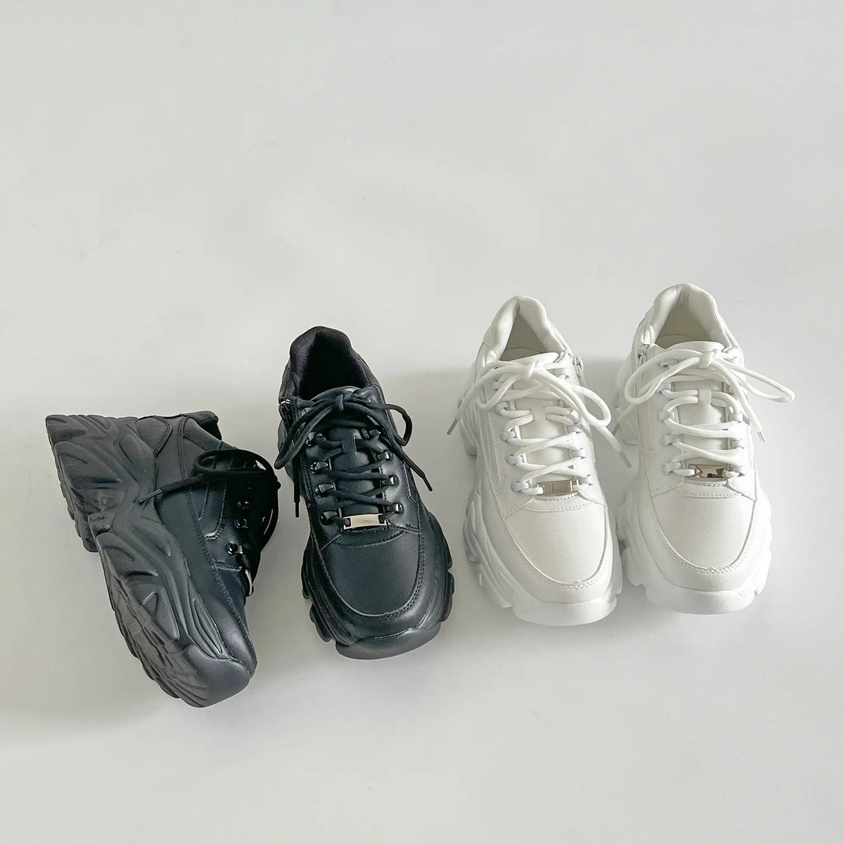 Shoes in Closet 軽量 厚底 ボリュームソール ファスナーつき ミッドカット スニーカー 1929 ブラック SIC-1929_BLK