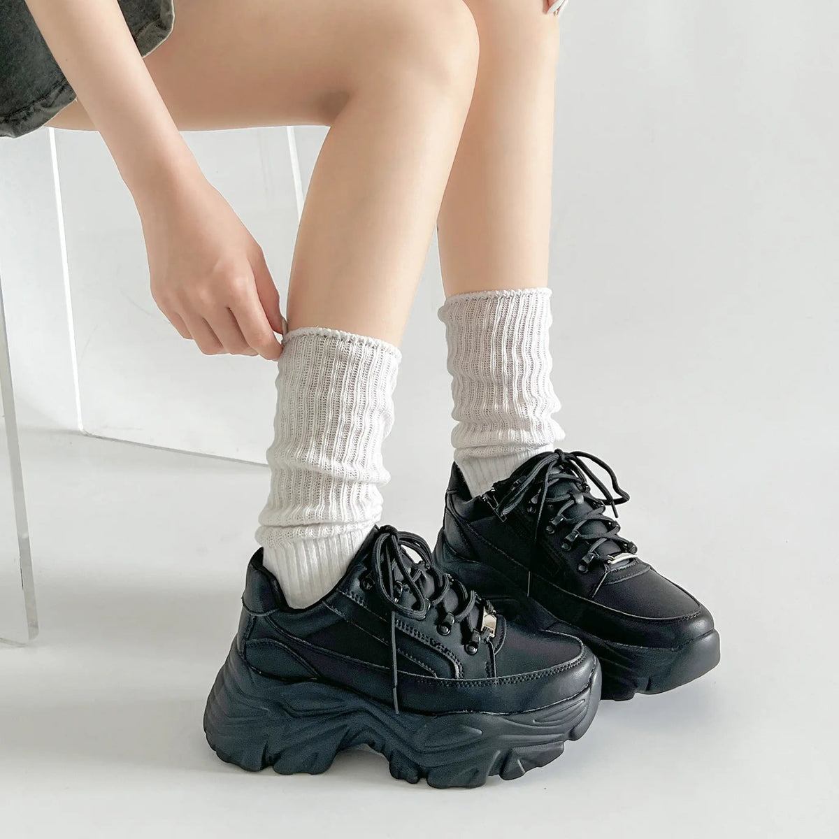 Shoes in Closet 軽量 厚底 ボリュームソール ファスナーつき ミッドカット スニーカー 1929 ブラック SIC-1929_BLK