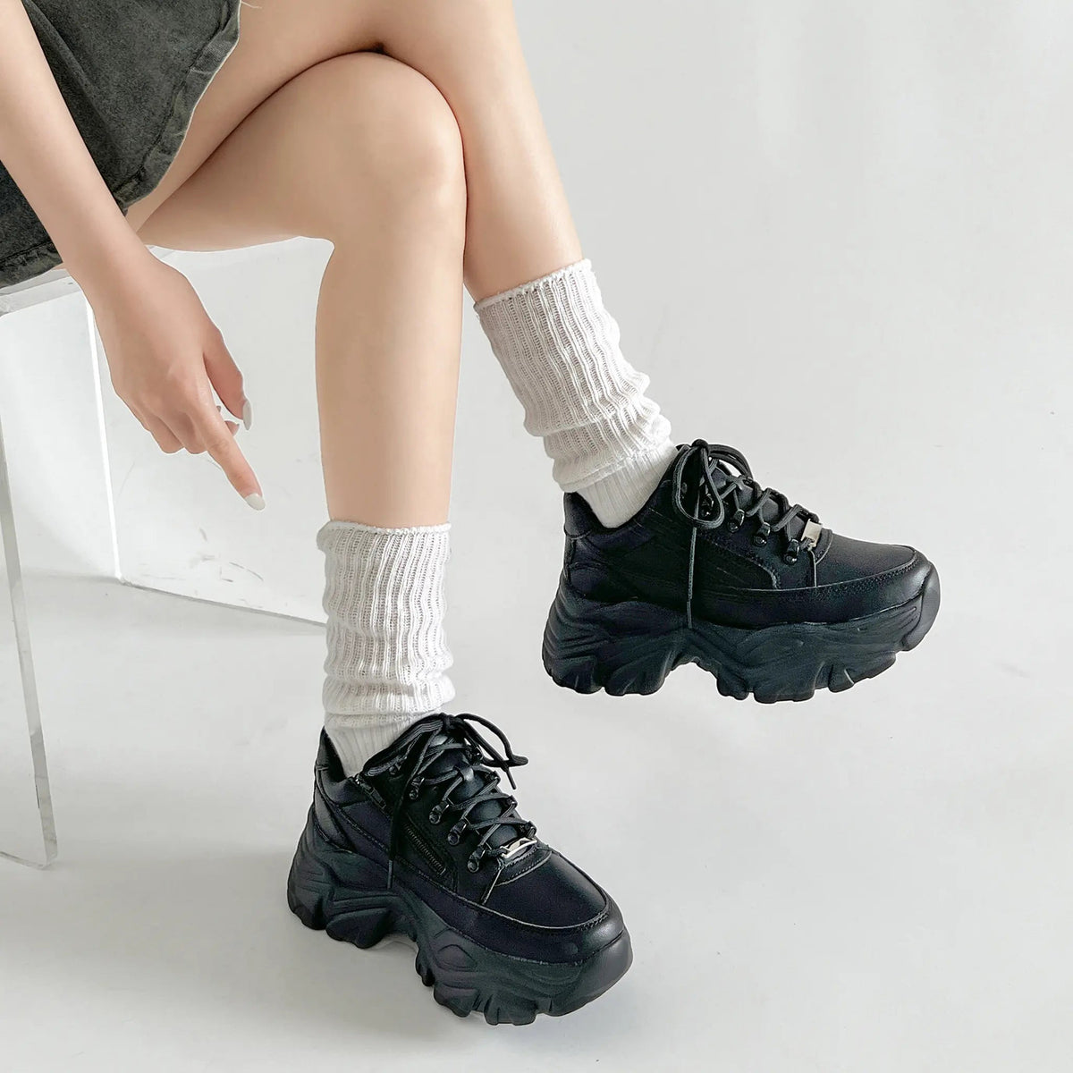 Shoes in Closet 軽量 厚底 ボリュームソール ファスナーつき ミッドカット スニーカー 1929 ブラック SIC-1929_BLK