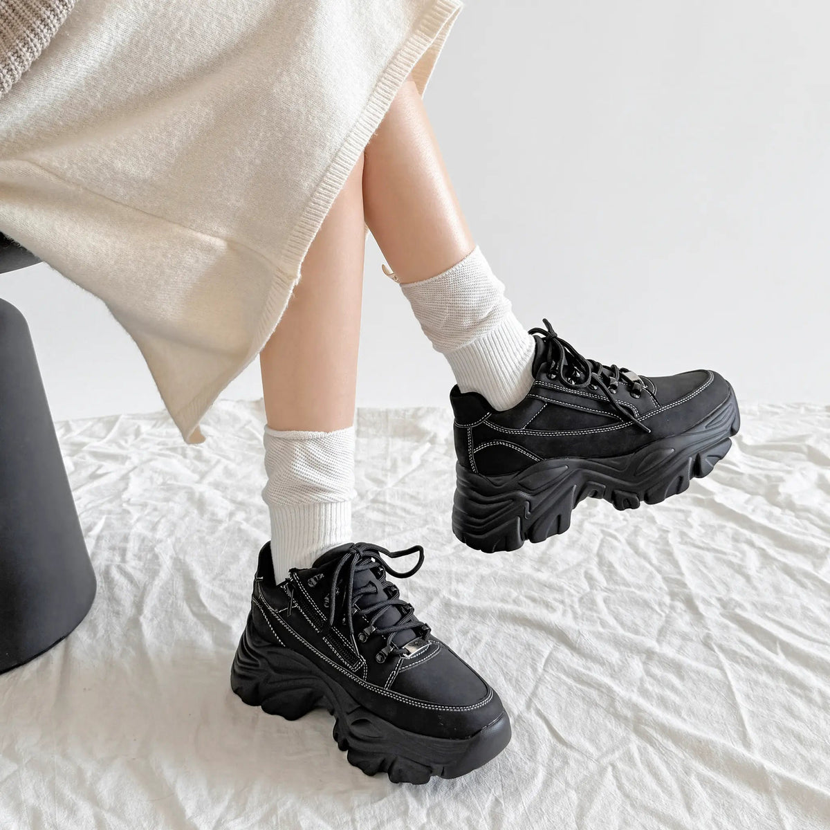 Shoes in Closet 軽量 厚底 ボリュームソール ファスナーつき ミッドカット スニーカー 1929 ブラック/ヌバック SIC-1929_BLK/N