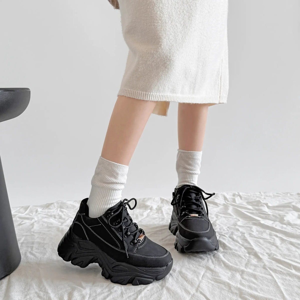 Shoes in Closet 軽量 厚底 ボリュームソール ファスナーつき ミッドカット スニーカー 1929 ブラック/ヌバック SIC-1929_BLK/N