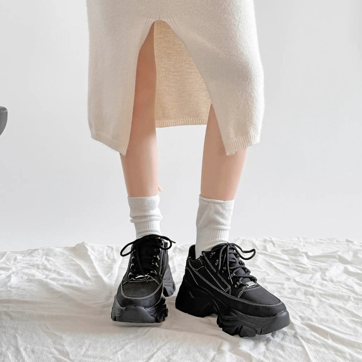 Shoes in Closet 軽量 厚底 ボリュームソール ファスナーつき ミッドカット スニーカー 1929 ブラック/ヌバック SIC-1929_BLK/N
