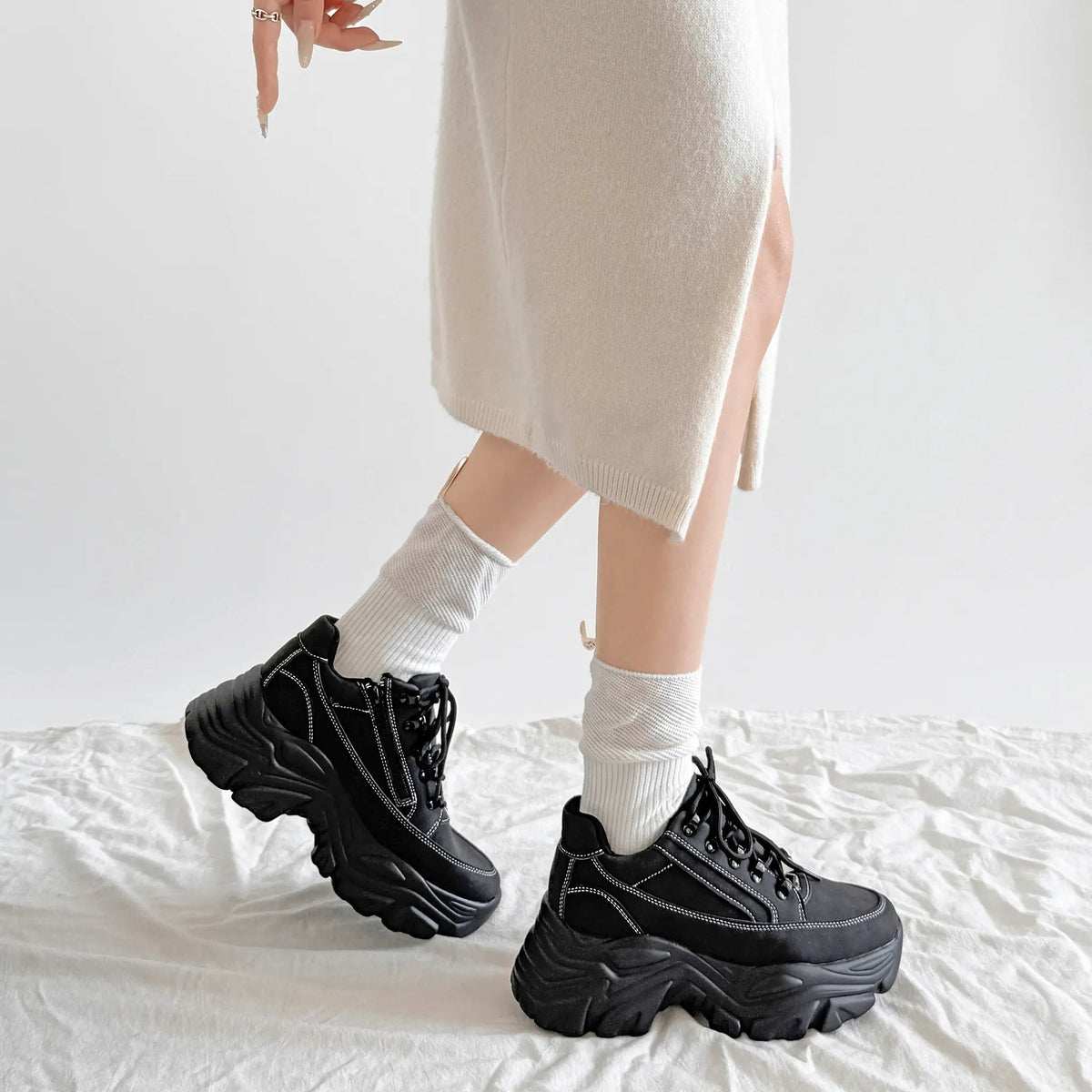 Shoes in Closet 軽量 厚底 ボリュームソール ファスナーつき ミッドカット スニーカー 1929 ブラック/ヌバック SIC-1929_BLK/N
