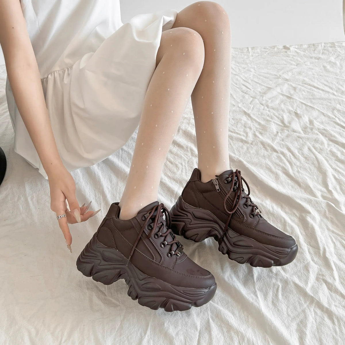 Shoes in Closet 軽量 厚底 ボリュームソール ファスナーつき ミッドカット スニーカー 1929 ダークブラウン SIC-1929_D.BR