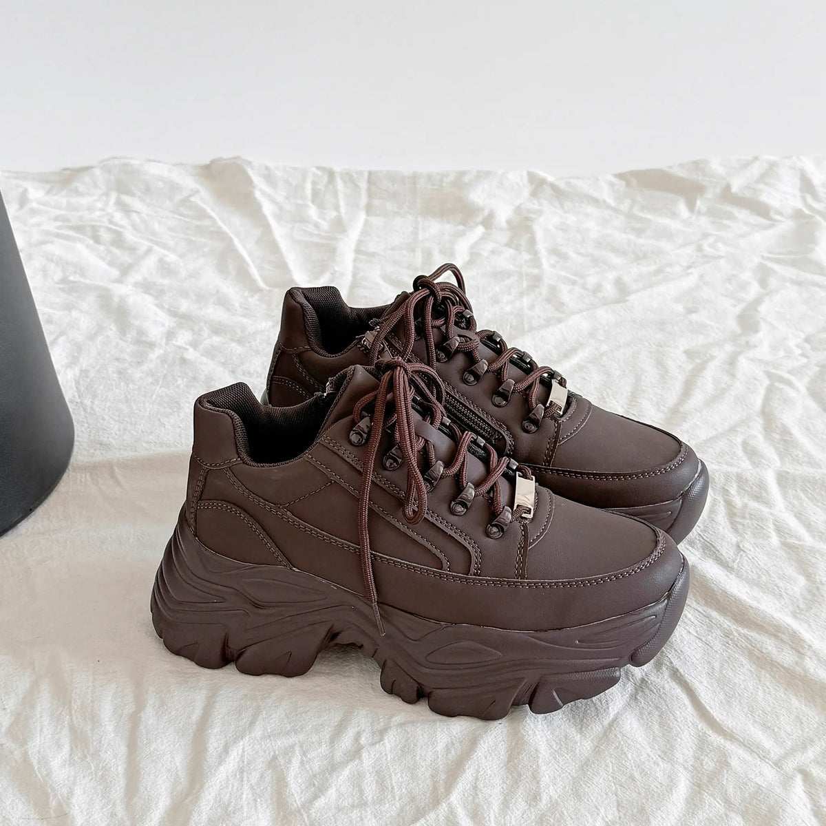 Shoes in Closet 軽量 厚底 ボリュームソール ファスナーつき ミッドカット スニーカー 1929 ダークブラウン SIC-1929_D.BR