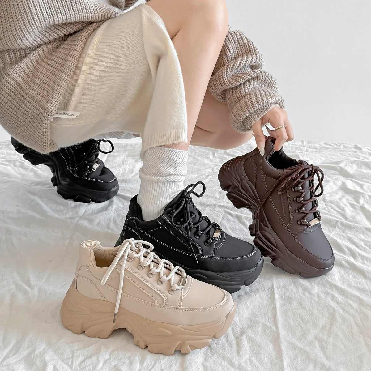 Shoes in Closet 軽量 厚底 ボリュームソール ファスナーつき ミッドカット スニーカー 1929 ライトベージュ SIC-1929_LT.BG