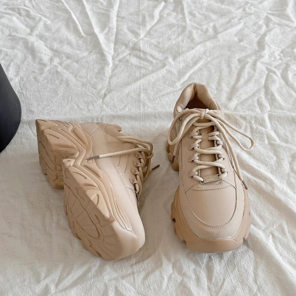 Shoes in Closet 軽量 厚底 ボリュームソール ファスナーつき ミッドカット スニーカー 1929 ライトベージュ SIC-1929_LT.BG