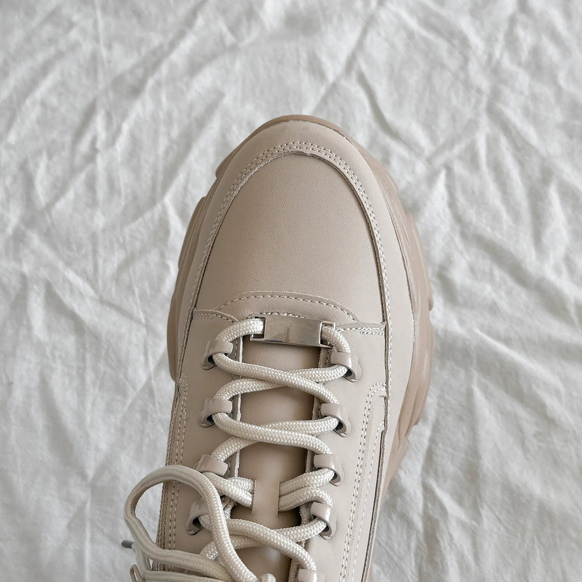 Shoes in Closet 軽量 厚底 ボリュームソール ファスナーつき ミッドカット スニーカー 1929 ライトベージュ SIC-1929_LT.BG