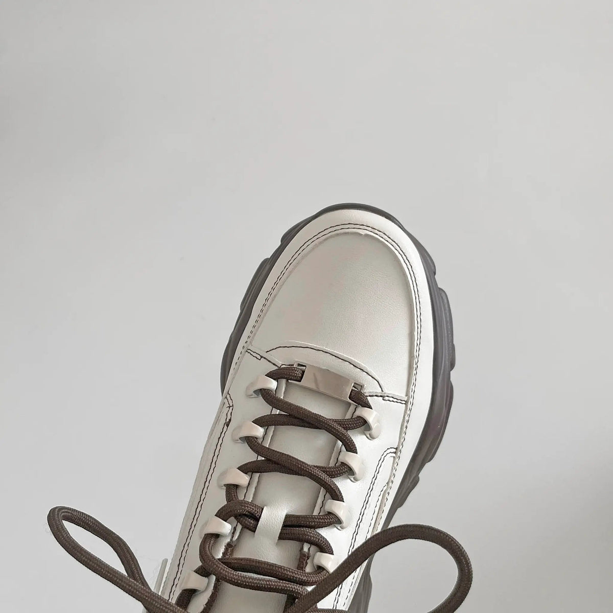 Shoes in Closet 軽量 厚底 ボリュームソール ファスナーつき ミッドカット スニーカー 1929 ホワイト/ブラウン SIC-1929_WHT/BR