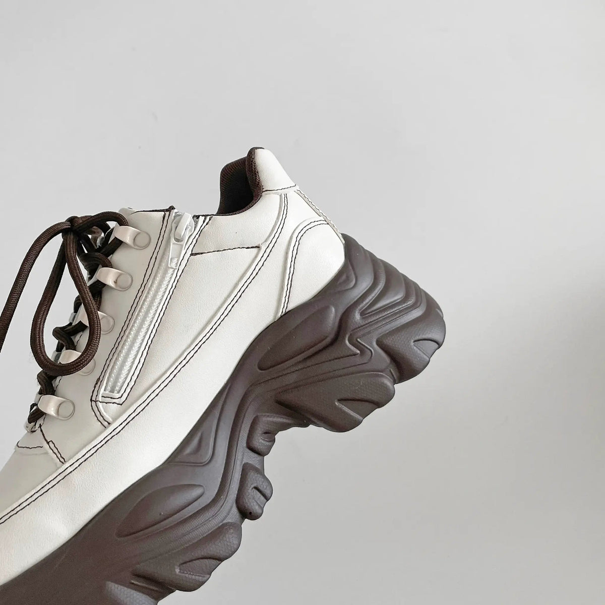 Shoes in Closet 軽量 厚底 ボリュームソール ファスナーつき ミッドカット スニーカー 1929 ホワイト/ブラウン SIC-1929_WHT/BR