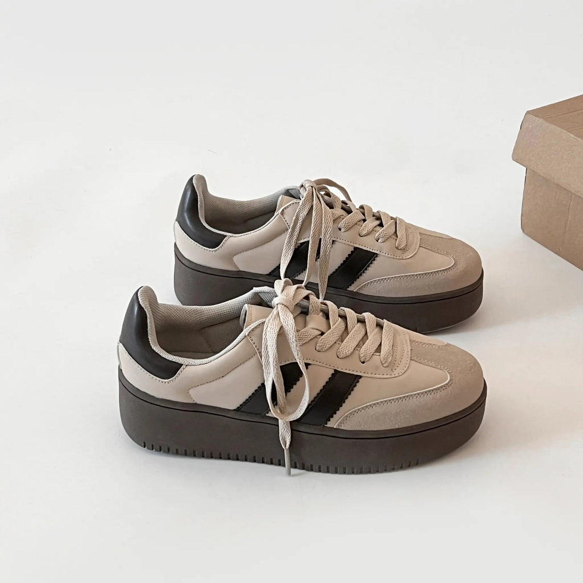 Shoes in Closet 軽量 厚底 ベーシック ダブルライン スニーカー 2448 ライトベージュ SIC-2448_LT.BG