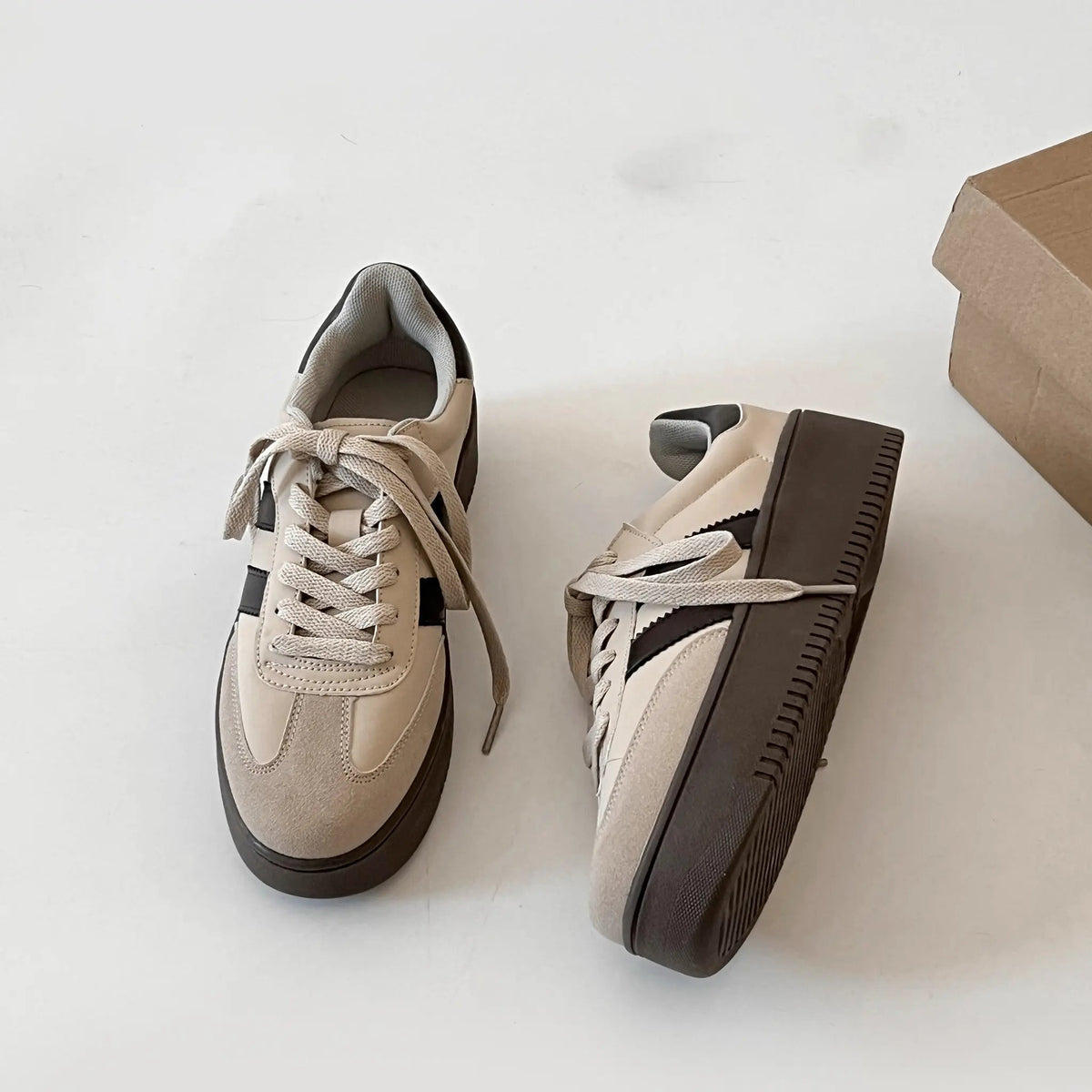 Shoes in Closet 軽量 厚底 ベーシック ダブルライン スニーカー 2448 ライトベージュ SIC-2448_LT.BG