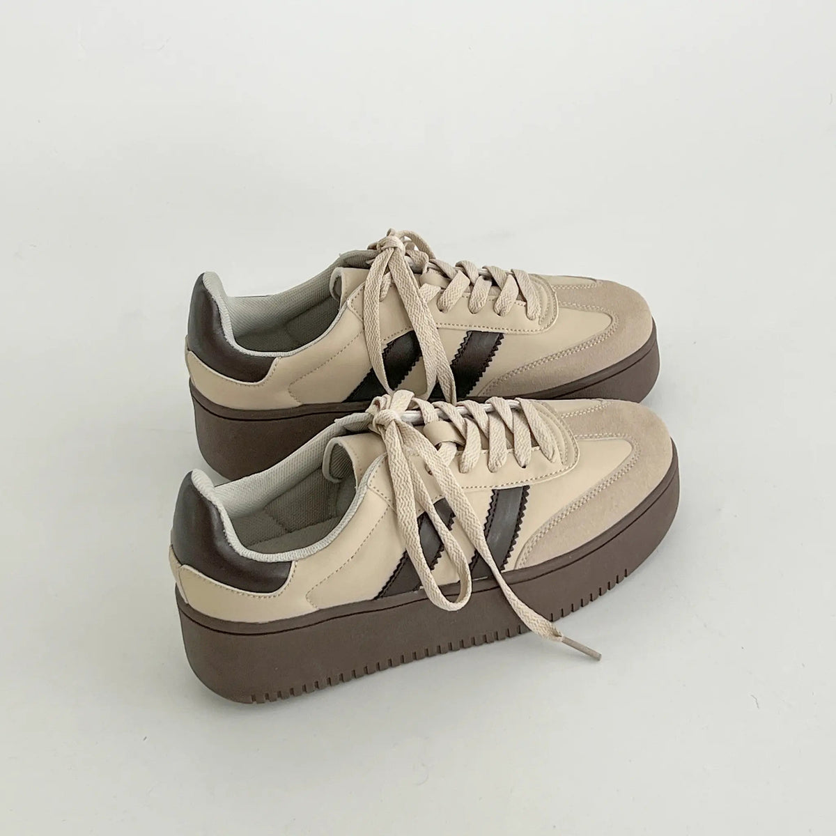 Shoes in Closet 軽量 厚底 ベーシック ダブルライン スニーカー 2448 ライトベージュ SIC-2448_LT.BG