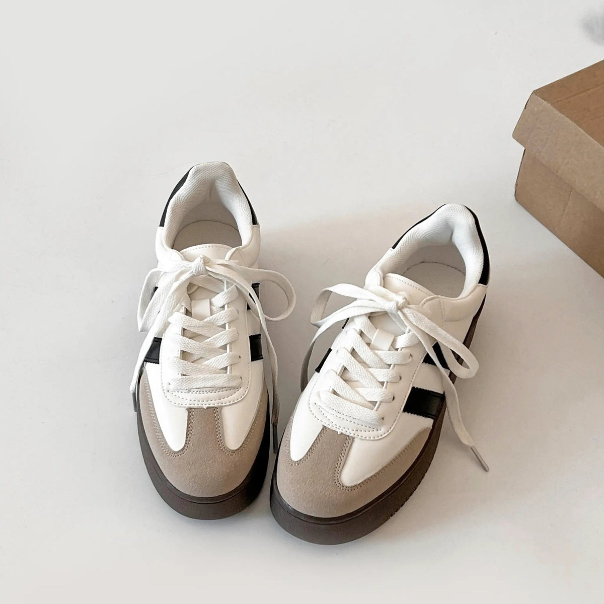 Shoes in Closet 軽量 厚底 ベーシック ダブルライン スニーカー 2448 ホワイト SIC-2448_WHT