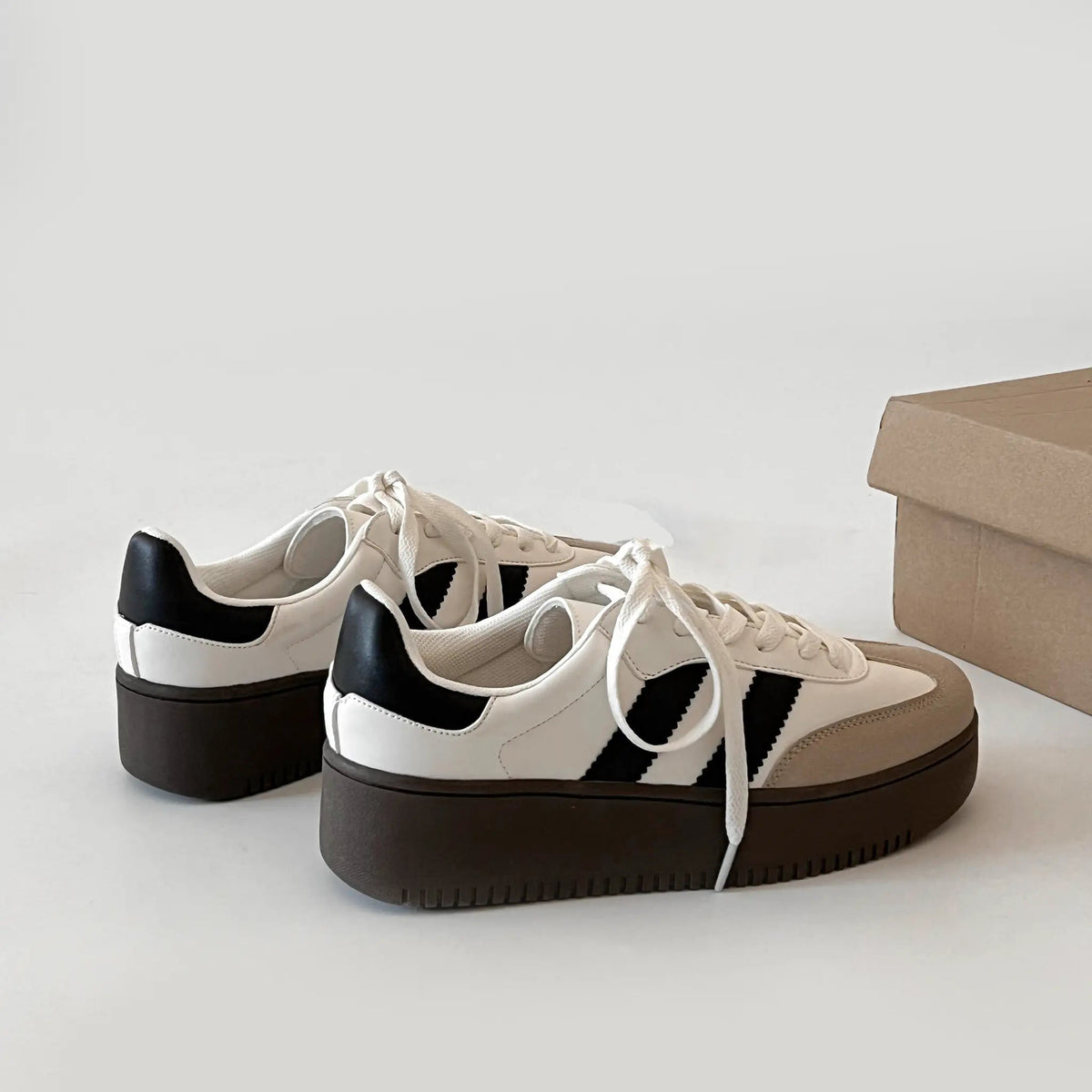 Shoes in Closet 軽量 厚底 ベーシック ダブルライン スニーカー 2448 ホワイト SIC-2448_WHT