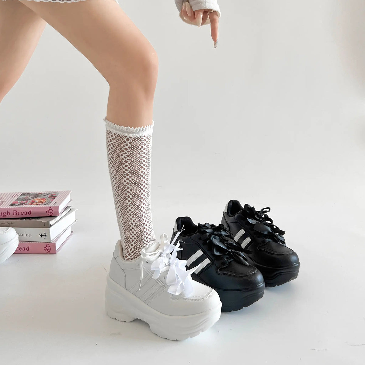 Shoes in Closet 軽量 厚底 スタイルアップソール メニーリボン ライン スニーカー2476 ブラック SIC-2476_BLK