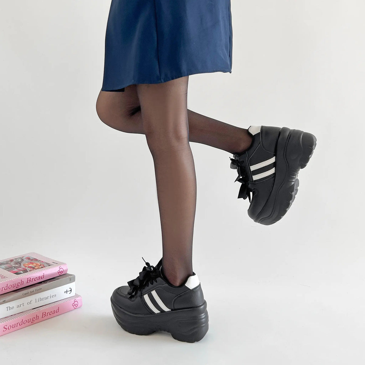 Shoes in Closet 軽量 厚底 スタイルアップソール メニーリボン ライン スニーカー2476 ブラック SIC-2476_BLK