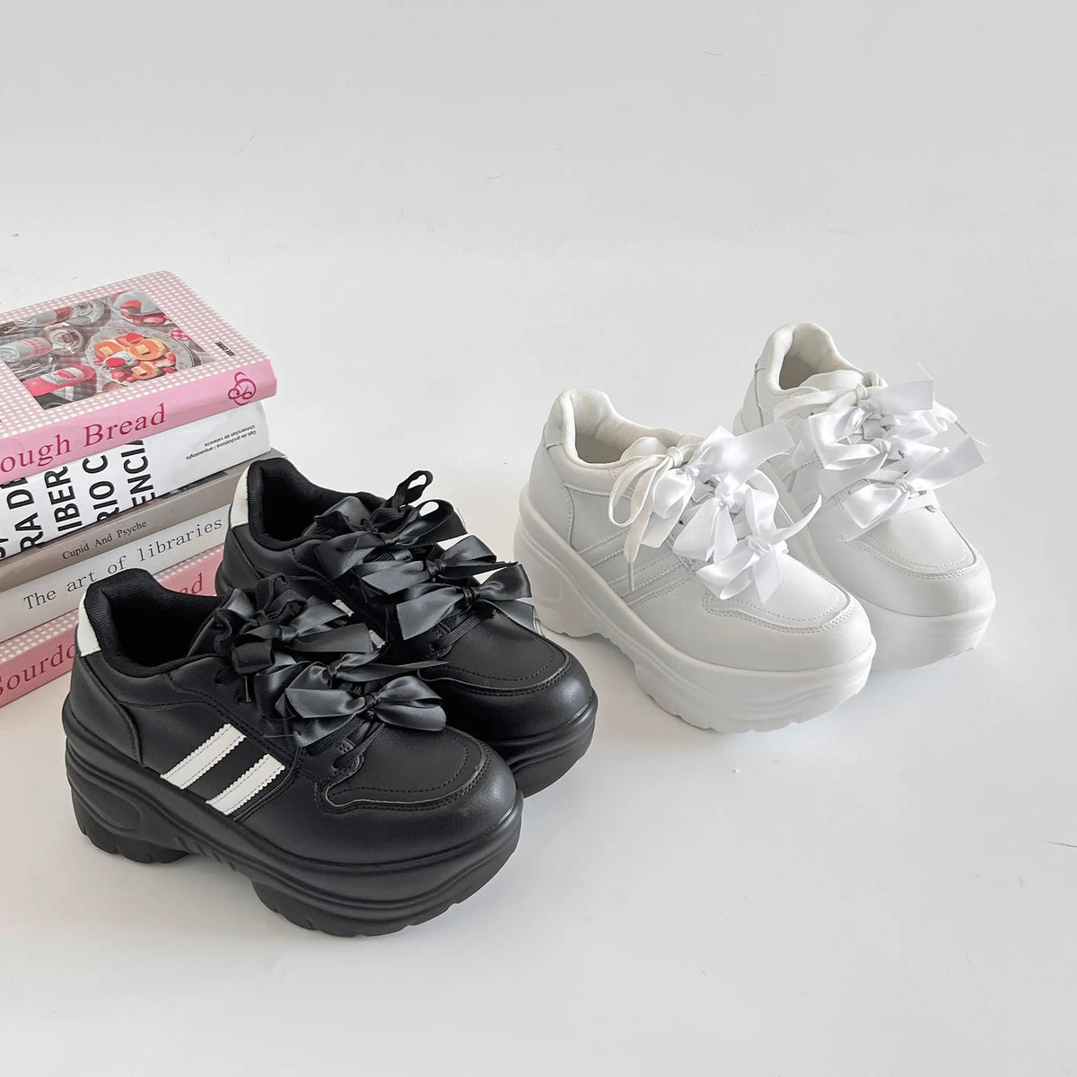 Shoes in Closet 軽量 厚底 スタイルアップソール メニーリボン ライン スニーカー2476 ホワイト SIC-2476_WHT