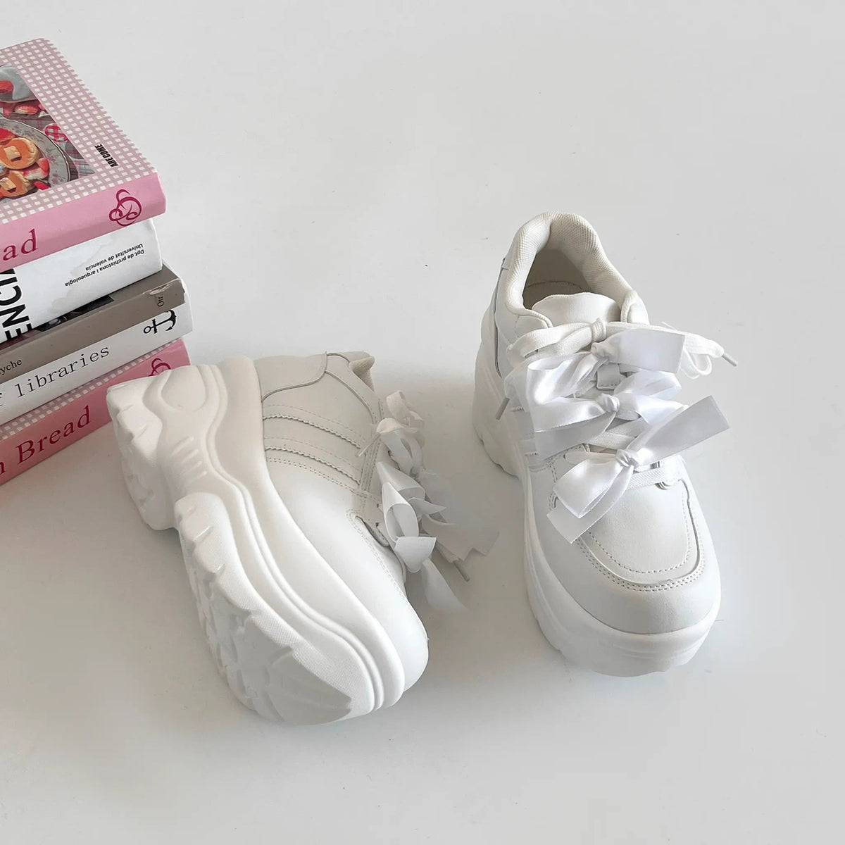 Shoes in Closet 軽量 厚底 スタイルアップソール メニーリボン ライン スニーカー2476 ホワイト SIC-2476_WHT