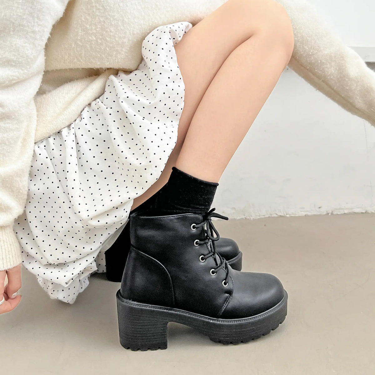 Shoes in Closet 超軽量 厚底 レースアップ ヒール ショートブーツ 2805 ブラック SIC-2805_BLK/PU