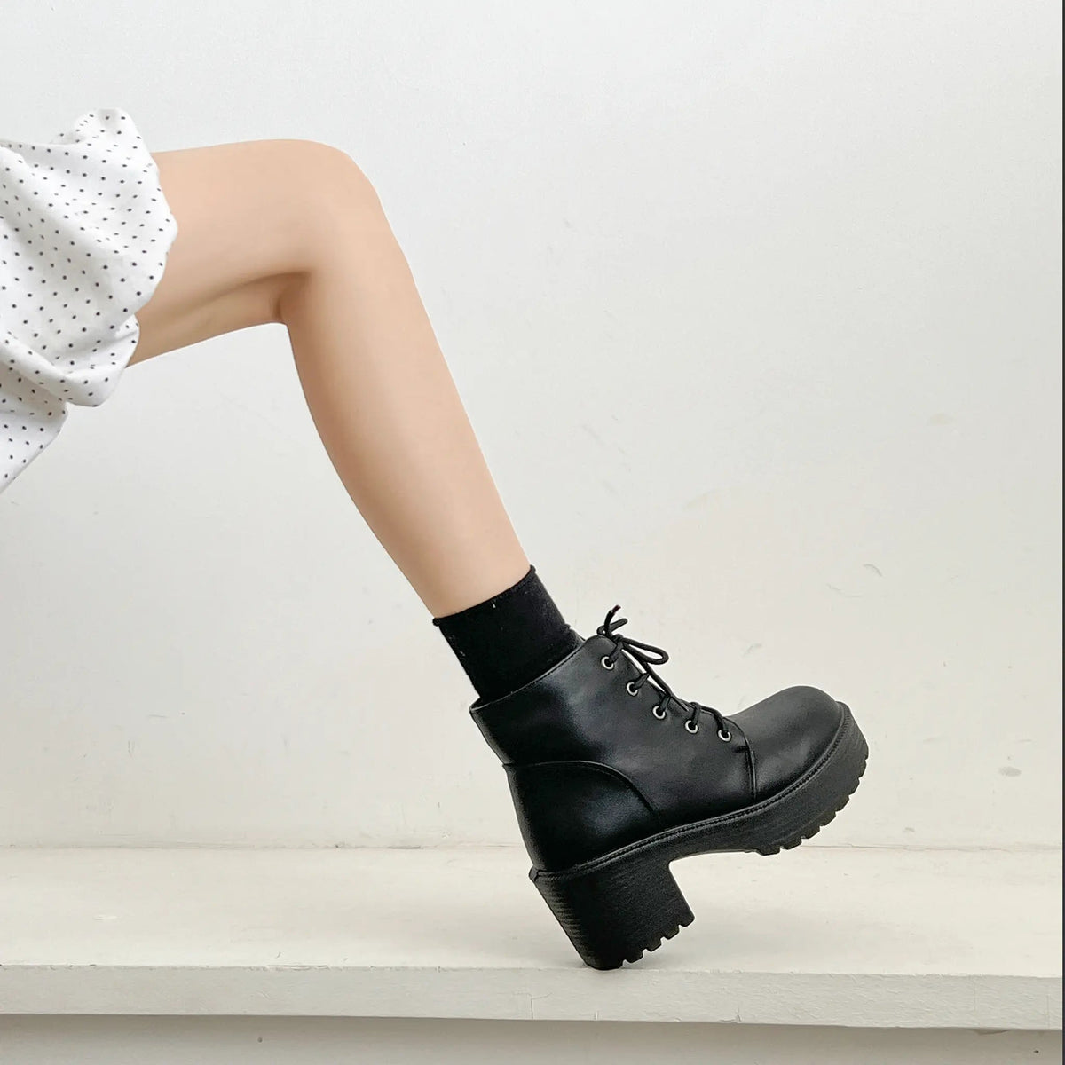 Shoes in Closet 超軽量 厚底 レースアップ ヒール ショートブーツ 2805 ブラック SIC-2805_BLK/PU