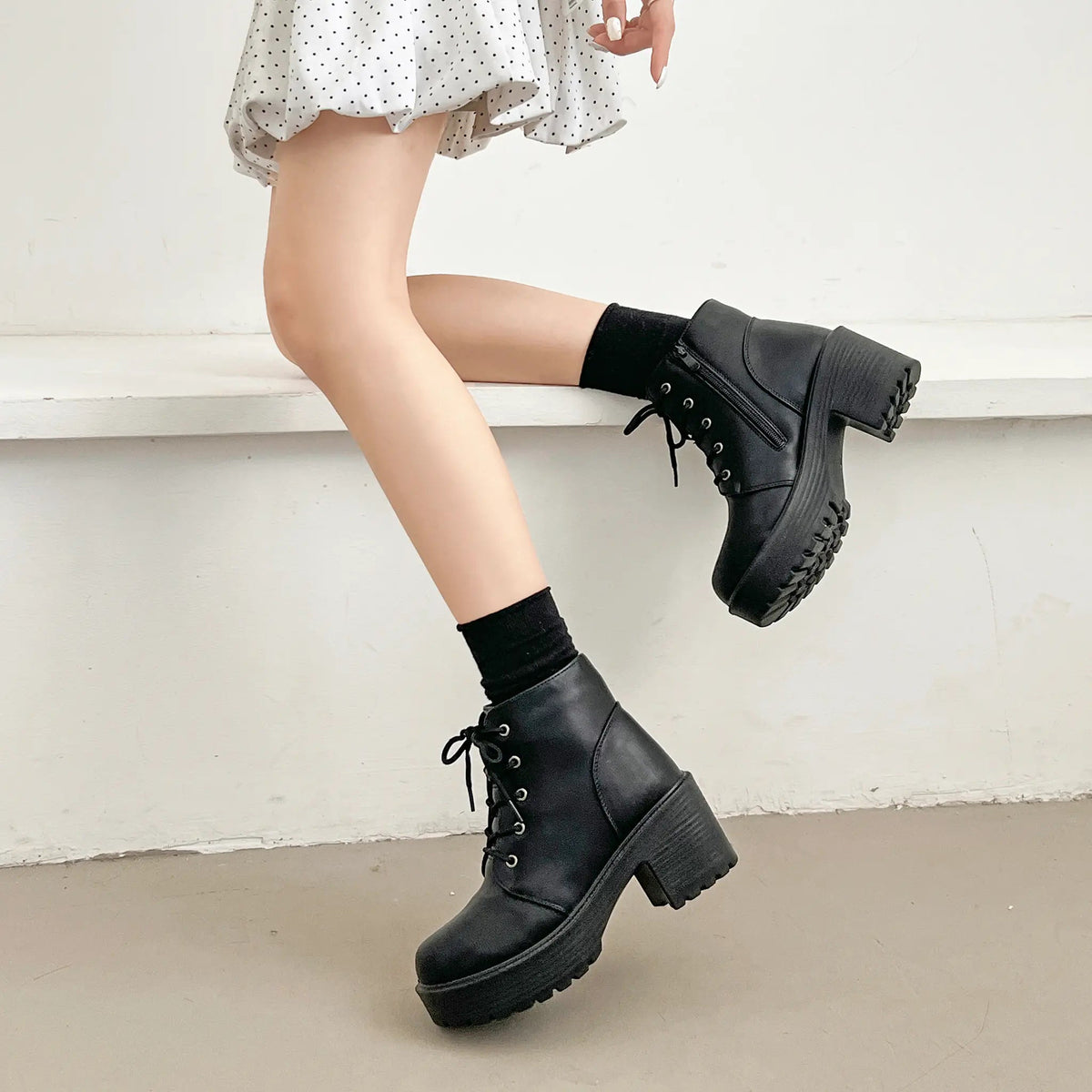 Shoes in Closet 超軽量 厚底 レースアップ ヒール ショートブーツ 2805 ブラック SIC-2805_BLK/PU