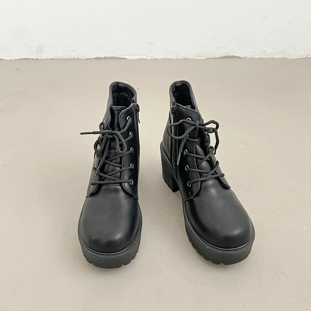 Shoes in Closet 超軽量 厚底 レースアップ ヒール ショートブーツ 2805 ブラック SIC-2805_BLK/PU