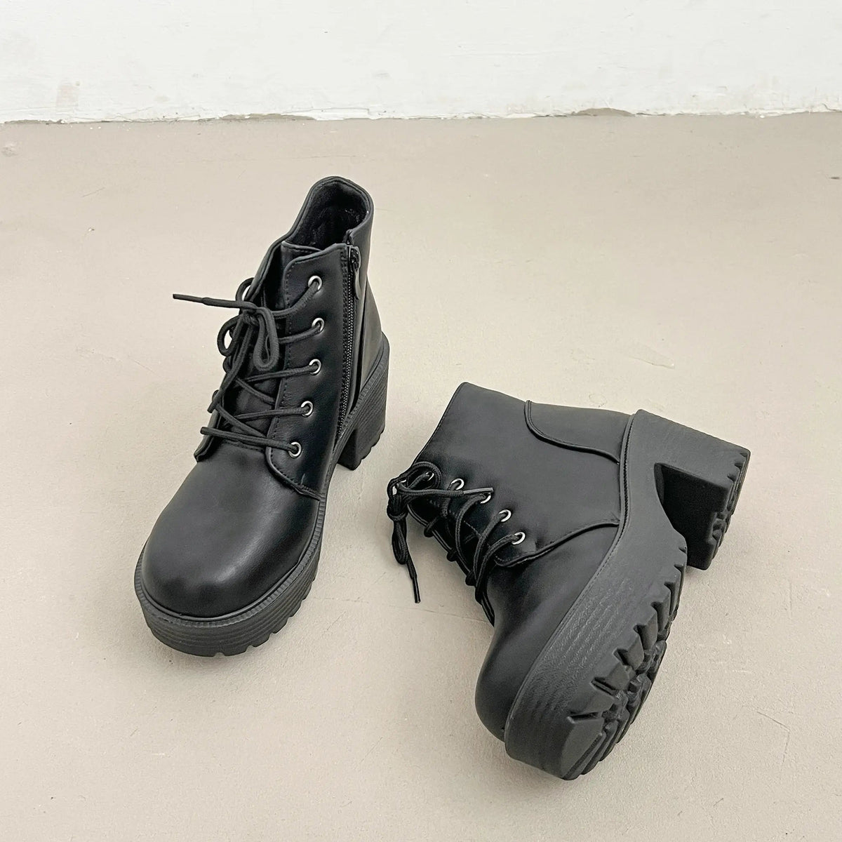 Shoes in Closet 超軽量 厚底 レースアップ ヒール ショートブーツ 2805 ブラック SIC-2805_BLK/PU