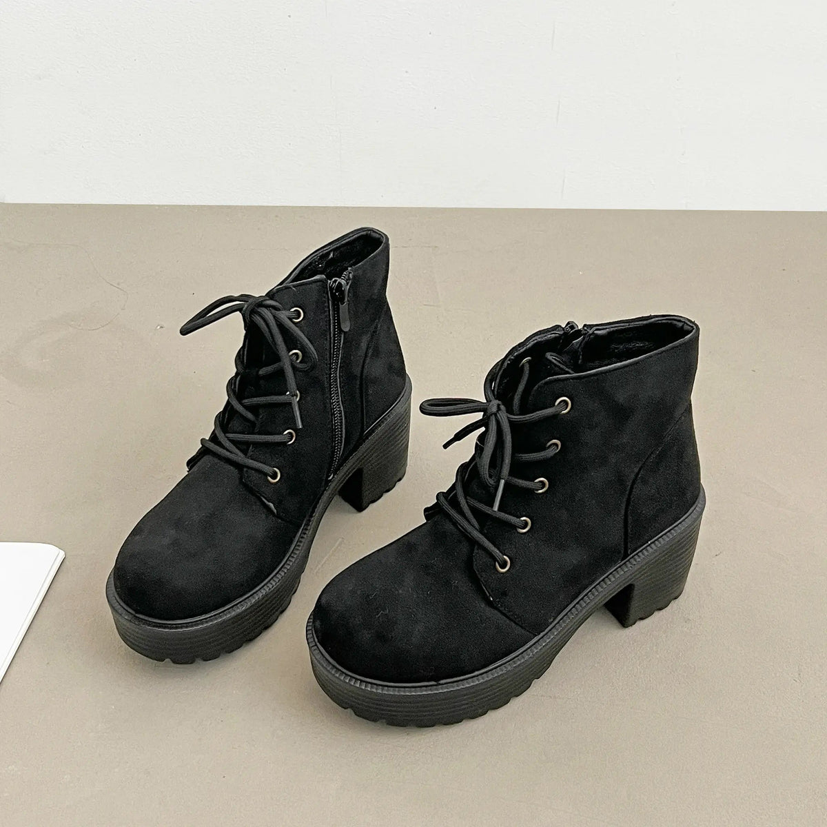Shoes in Closet 超軽量 厚底 レースアップ ヒール ショートブーツ 2805 ブラック/スウェード SIC-2805_BLK/S