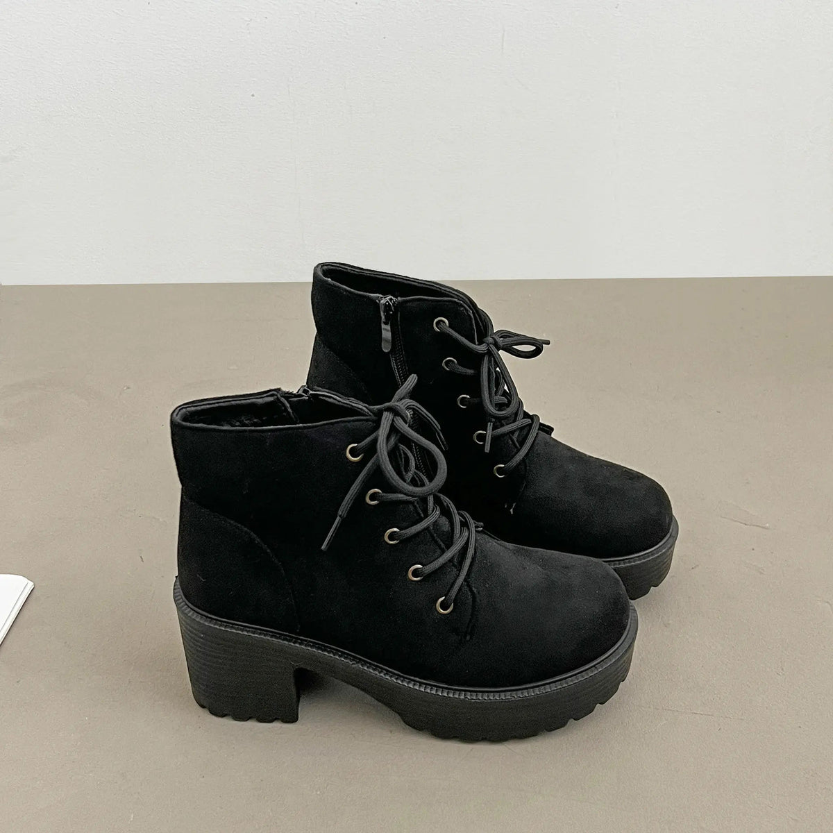 Shoes in Closet 超軽量 厚底 レースアップ ヒール ショートブーツ 2805 ブラック/スウェード SIC-2805_BLK/S