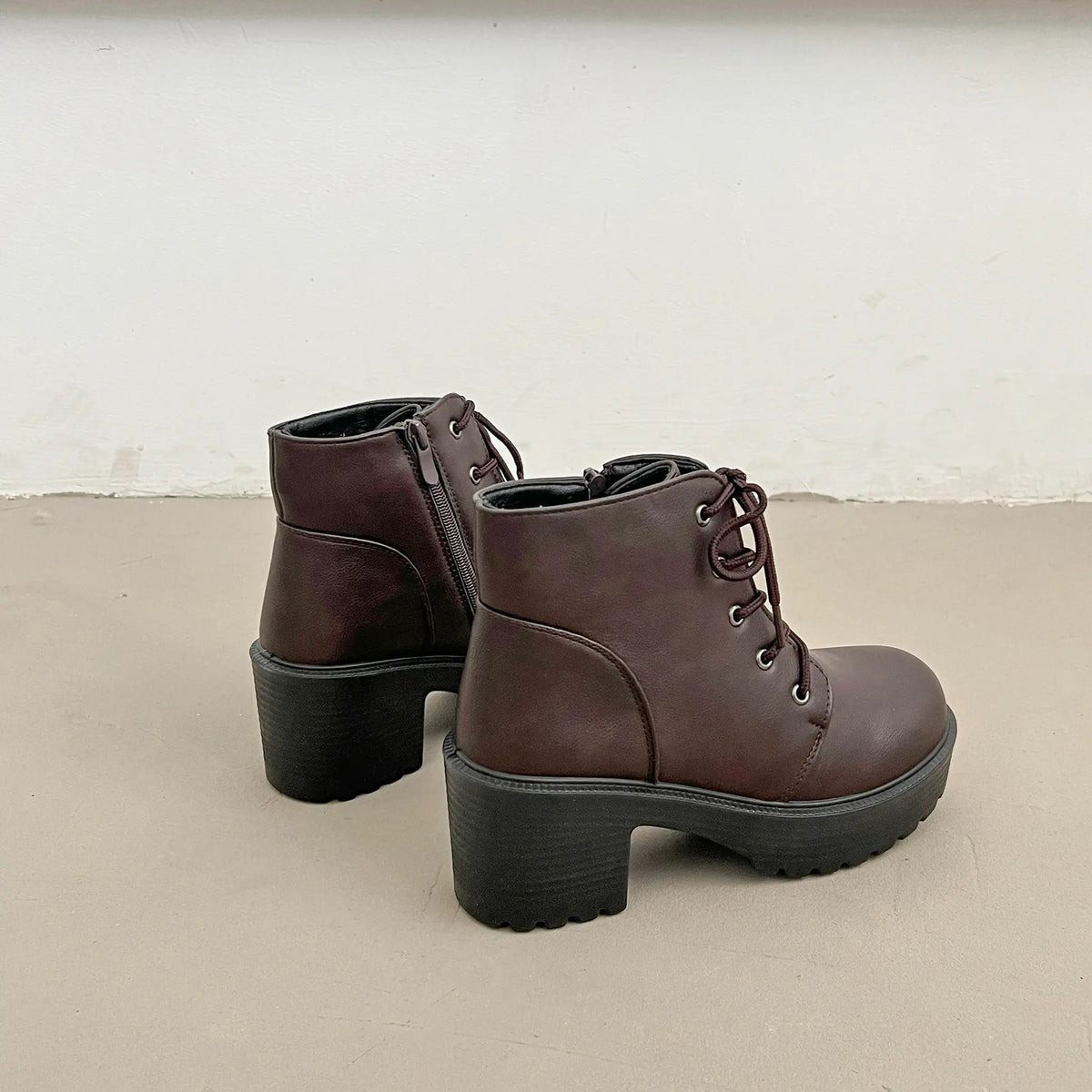 Shoes in Closet 超軽量 厚底 レースアップ ヒール ショートブーツ 2805 ダークブラウン SIC-2805_D.BR/PU