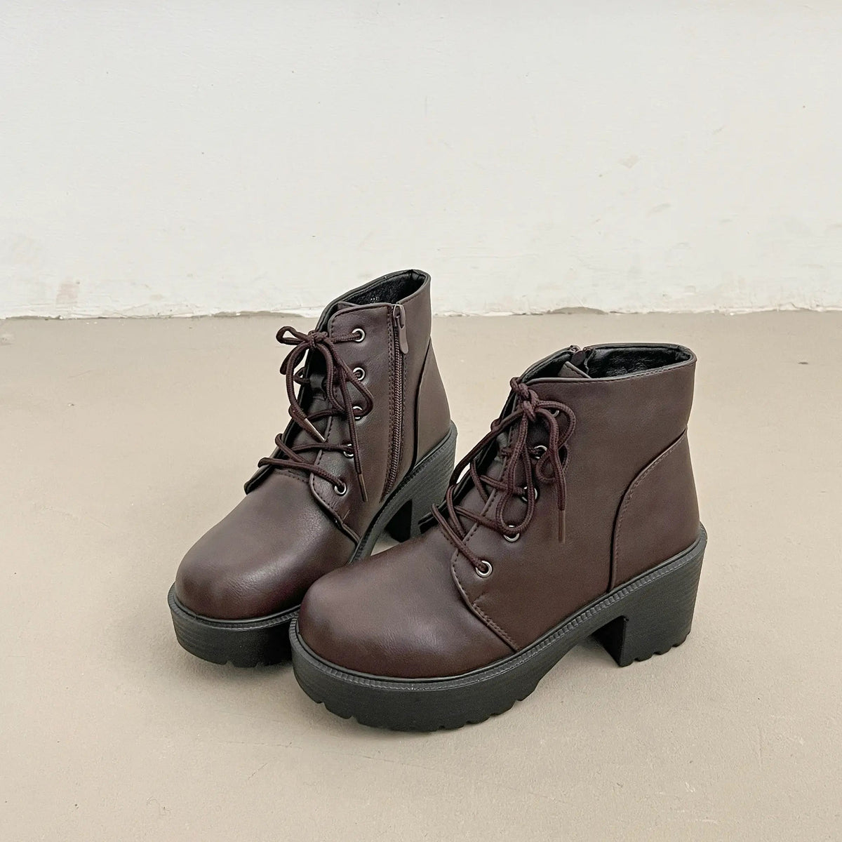 Shoes in Closet 超軽量 厚底 レースアップ ヒール ショートブーツ 2805 ダークブラウン SIC-2805_D.BR/PU