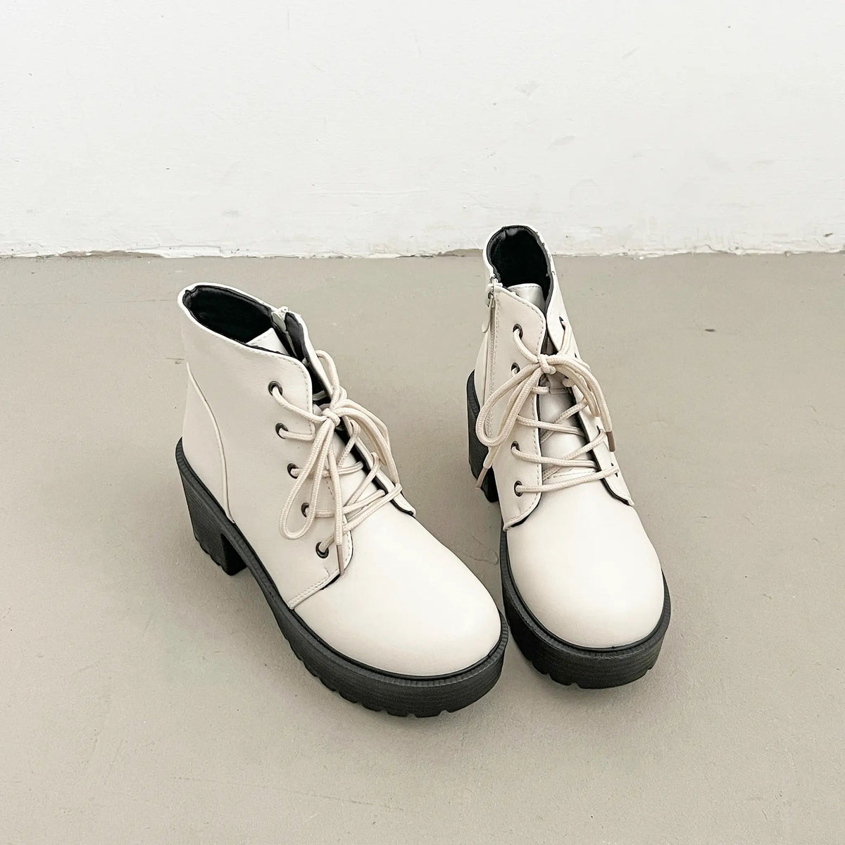 Shoes in Closet 超軽量 厚底 レースアップ ヒール ショートブーツ 2805 アイボリー SIC-2805_IV/PU