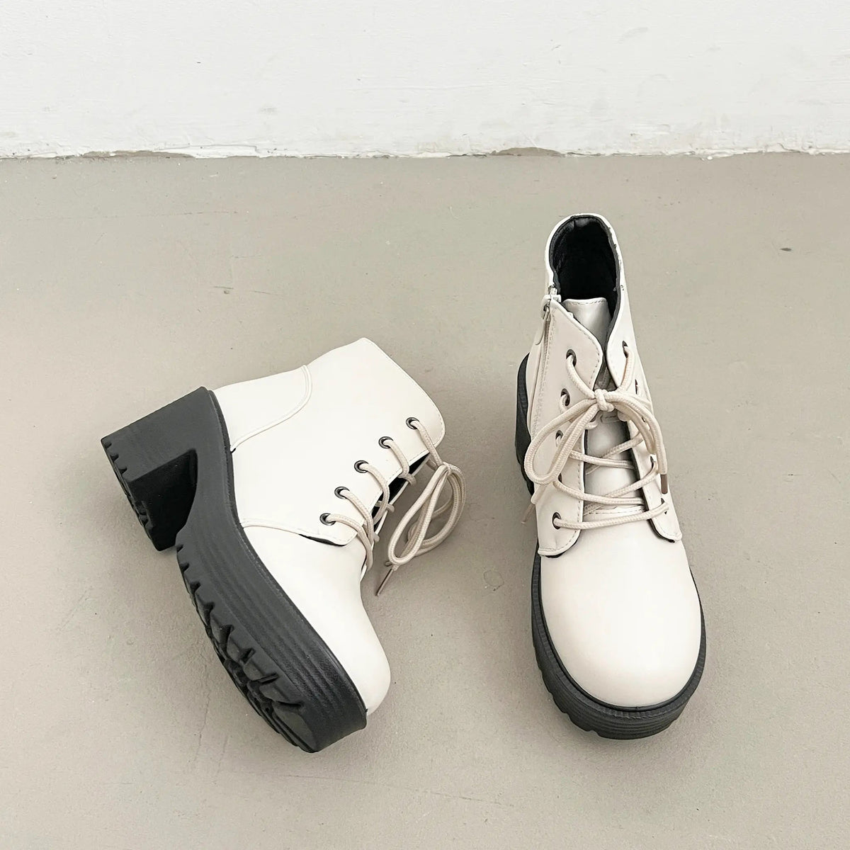 Shoes in Closet 超軽量 厚底 レースアップ ヒール ショートブーツ 2805 アイボリー SIC-2805_IV/PU