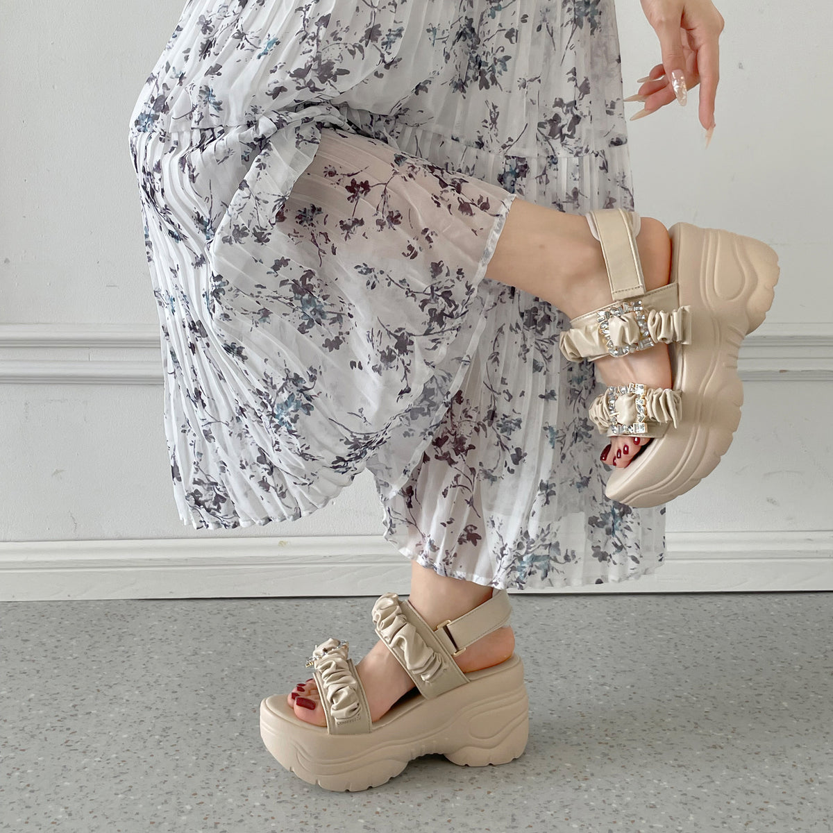 【SALE】 Shoes in Closet +9.0cm 軽量 厚底 ダブルベルト ビジューバックル スポーツサンダル 5920 ベージュ SIC-5920_BG