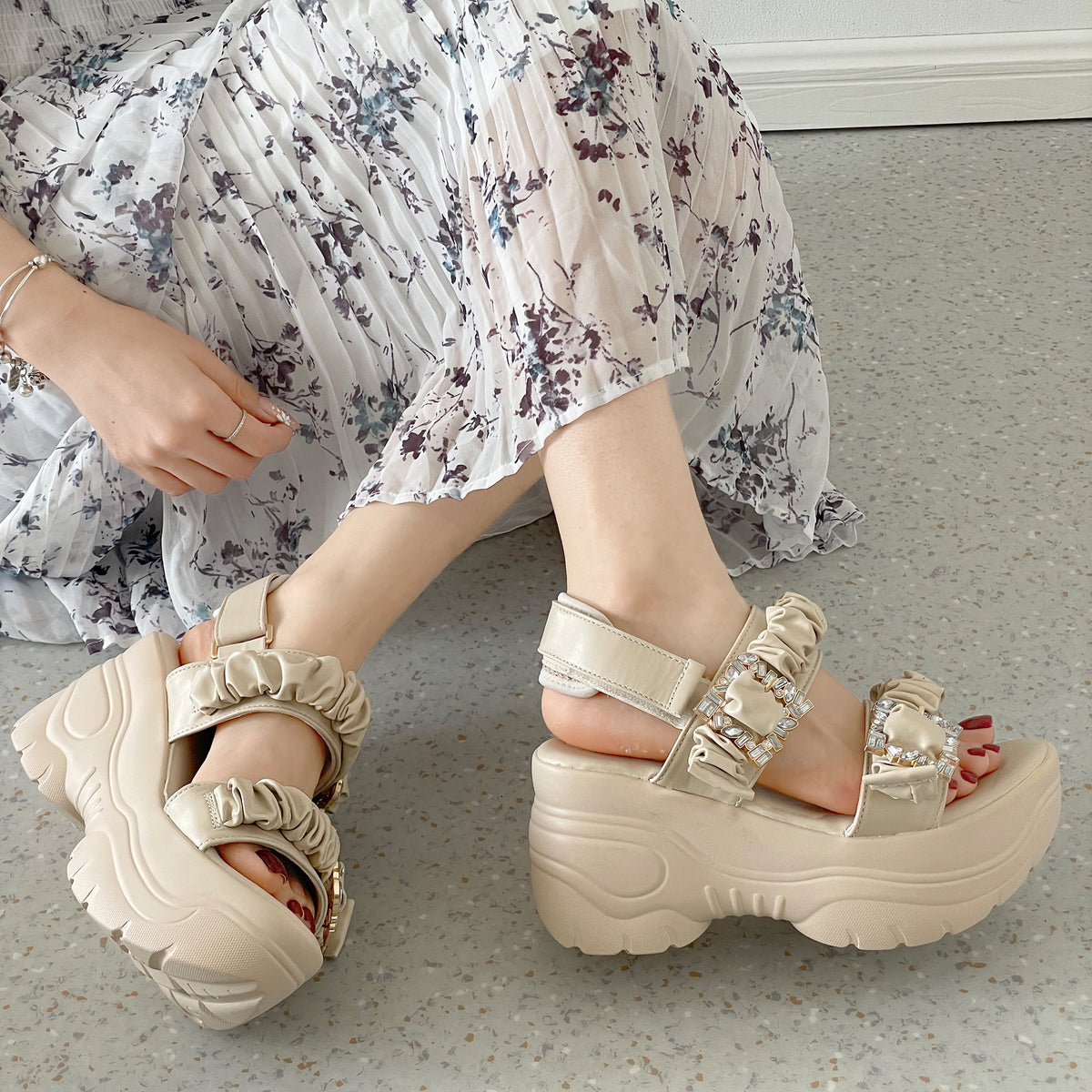 【SALE】 Shoes in Closet +9.0cm 軽量 厚底 ダブルベルト ビジューバックル スポーツサンダル 5920 ベージュ SIC-5920_BG