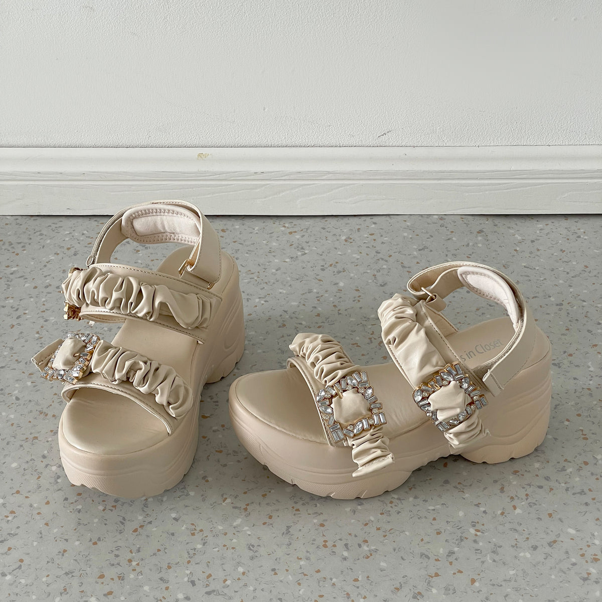 【SALE】 Shoes in Closet +9.0cm 軽量 厚底 ダブルベルト ビジューバックル スポーツサンダル 5920 ベージュ SIC-5920_BG