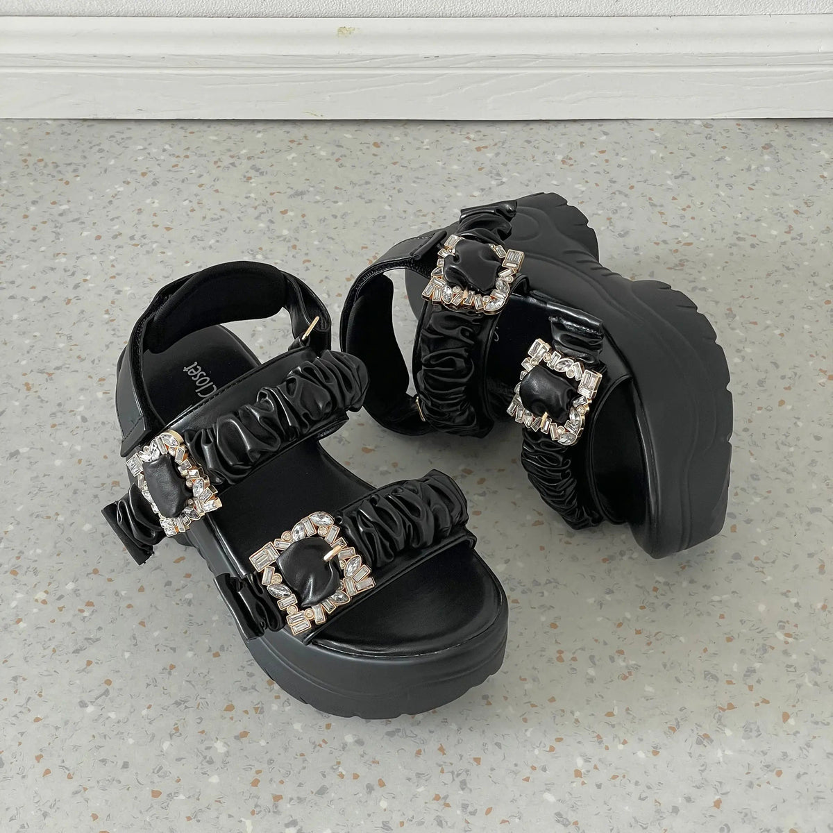 Shoes in Closet +9.0cm 軽量 厚底 ダブルベルト ビジューバックル スポーツサンダル 5920 ブラック/ブラック SIC-5920_BLK/BLK