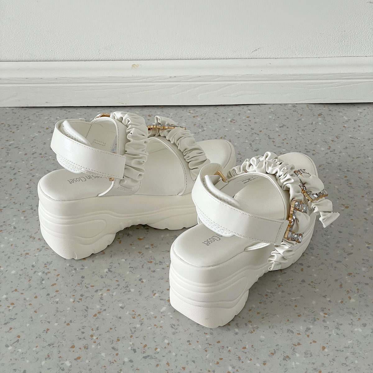 【SALE】 Shoes in Closet +9.0cm 軽量 厚底 ダブルベルト ビジューバックル スポーツサンダル 5920 ホワイト SIC-5920_WHT