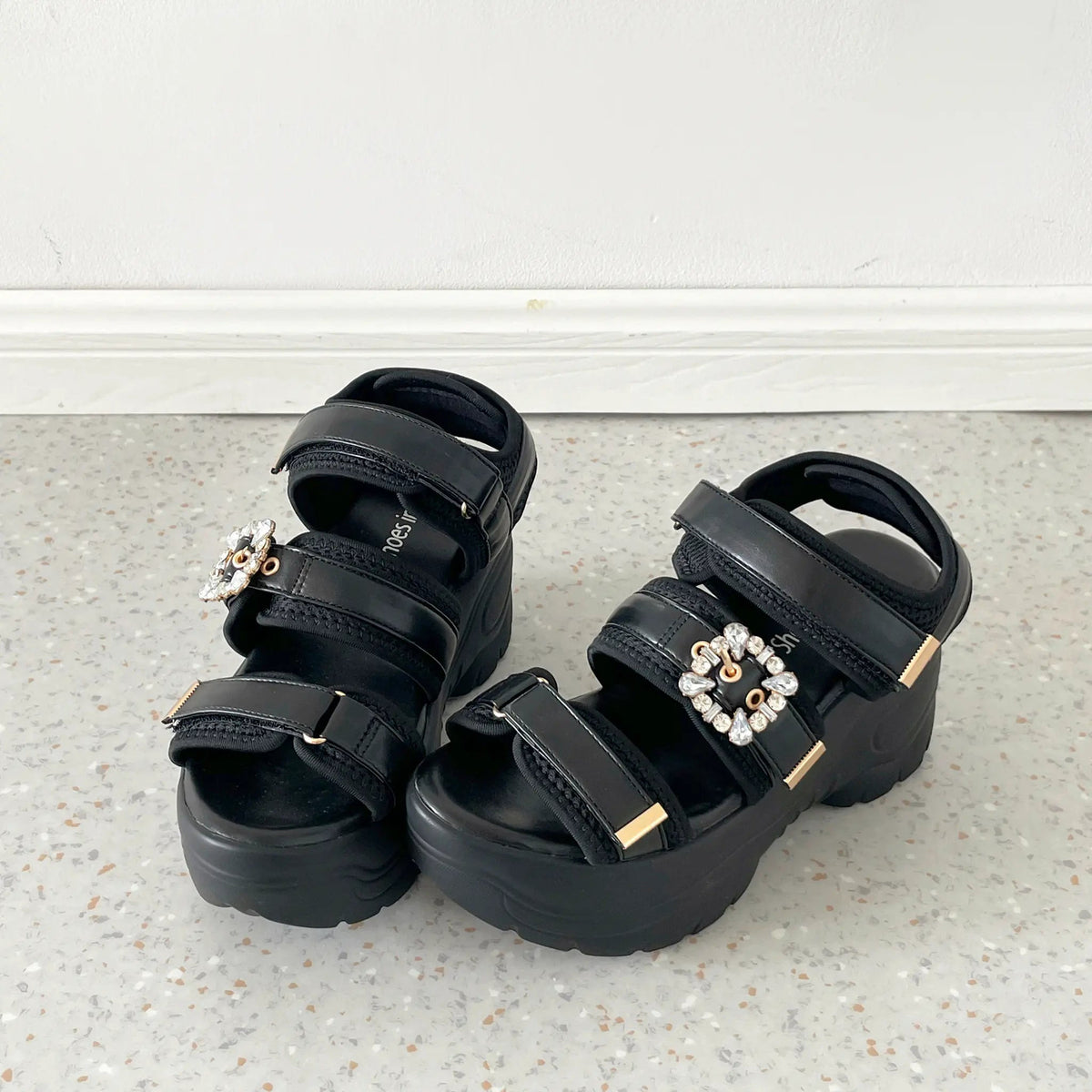 Shoes in Closet +9.0cm 超軽量 厚底 ビジューバックル サンダル 5989 ブラック/ブラック SIC-5989_BLK/BLK