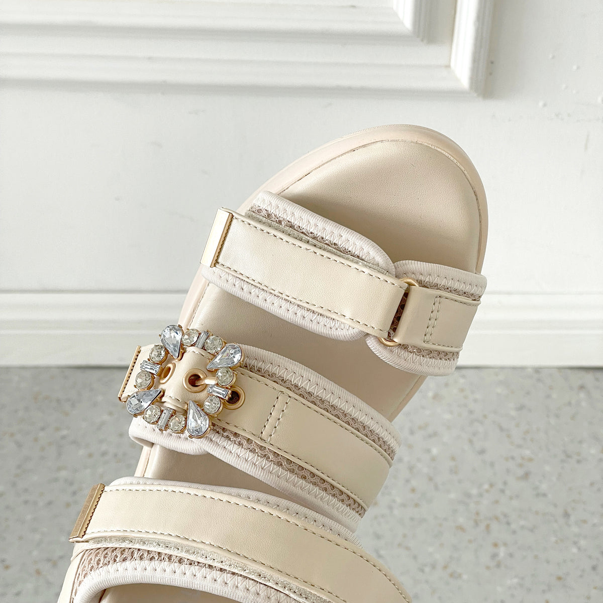 【SALE】 Shoes in Closet +9.0cm 超軽量 厚底 ビジューバックル サンダル 5989 アイボリー SIC-5989_IV
