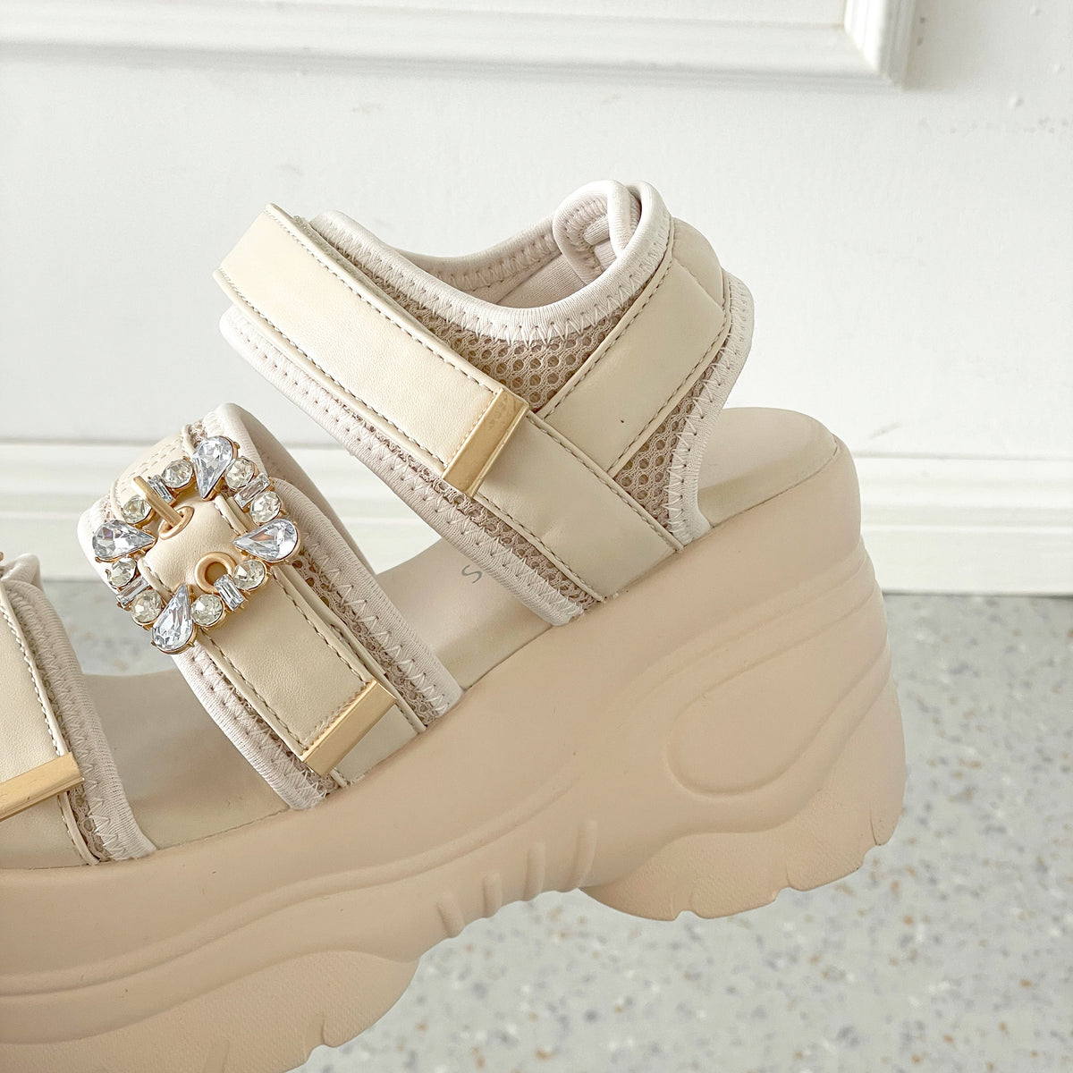 【SALE】 Shoes in Closet +9.0cm 超軽量 厚底 ビジューバックル サンダル 5989 アイボリー SIC-5989_IV