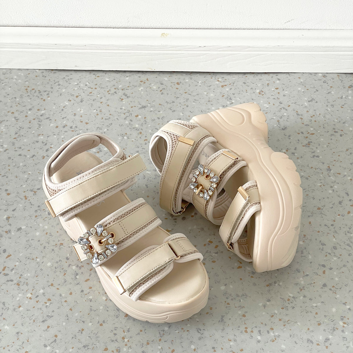 【SALE】 Shoes in Closet +9.0cm 超軽量 厚底 ビジューバックル サンダル 5989 アイボリー SIC-5989_IV